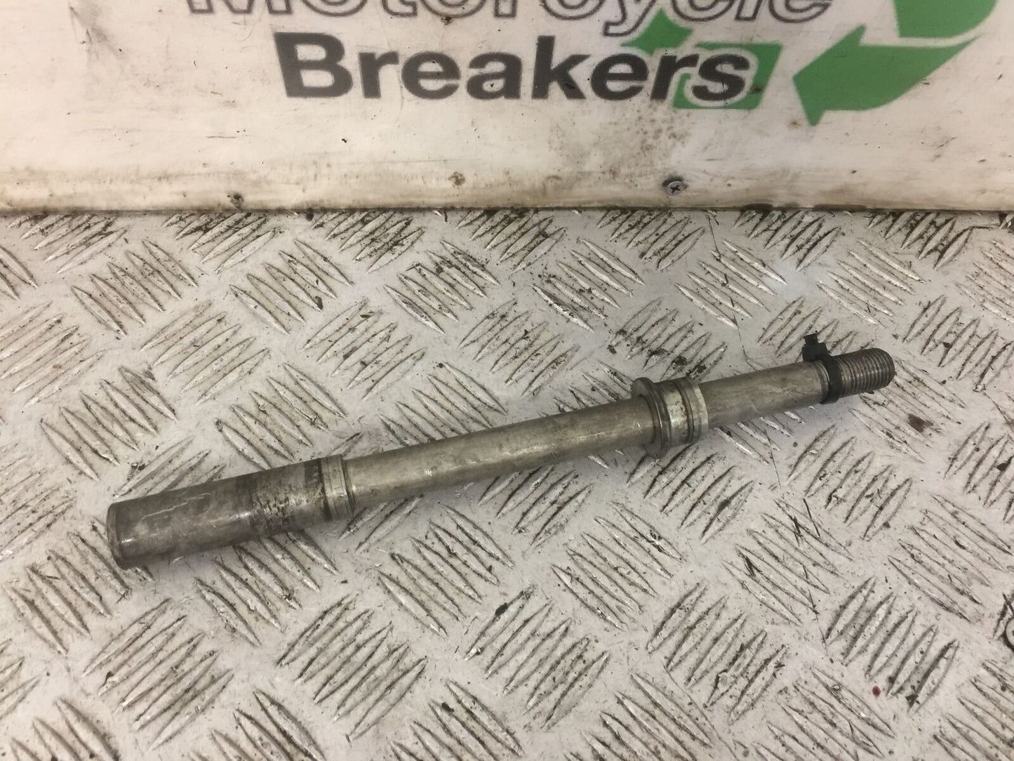 SUZUKI 650 BURGMAN FRONT WHEEL SPINDLE  YEAR 2014-2018 (STOCK 769)