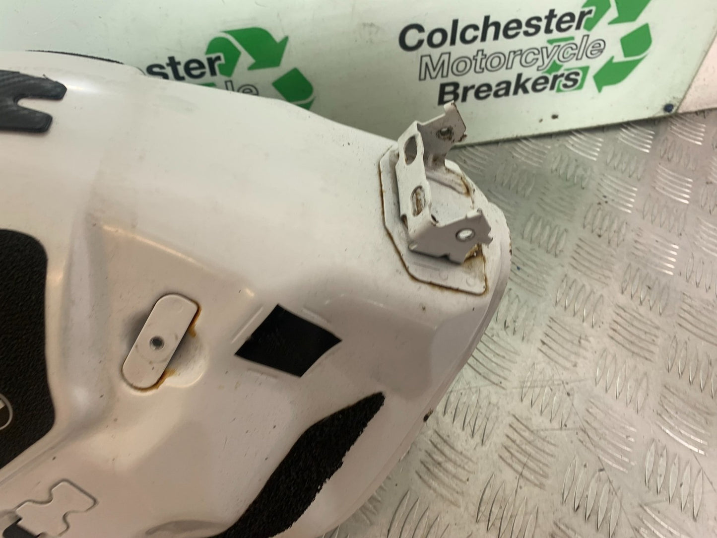 YAMAHA YZF R1 14 B BIG BANG PETROL TANK   2009-14 (CMB1175)