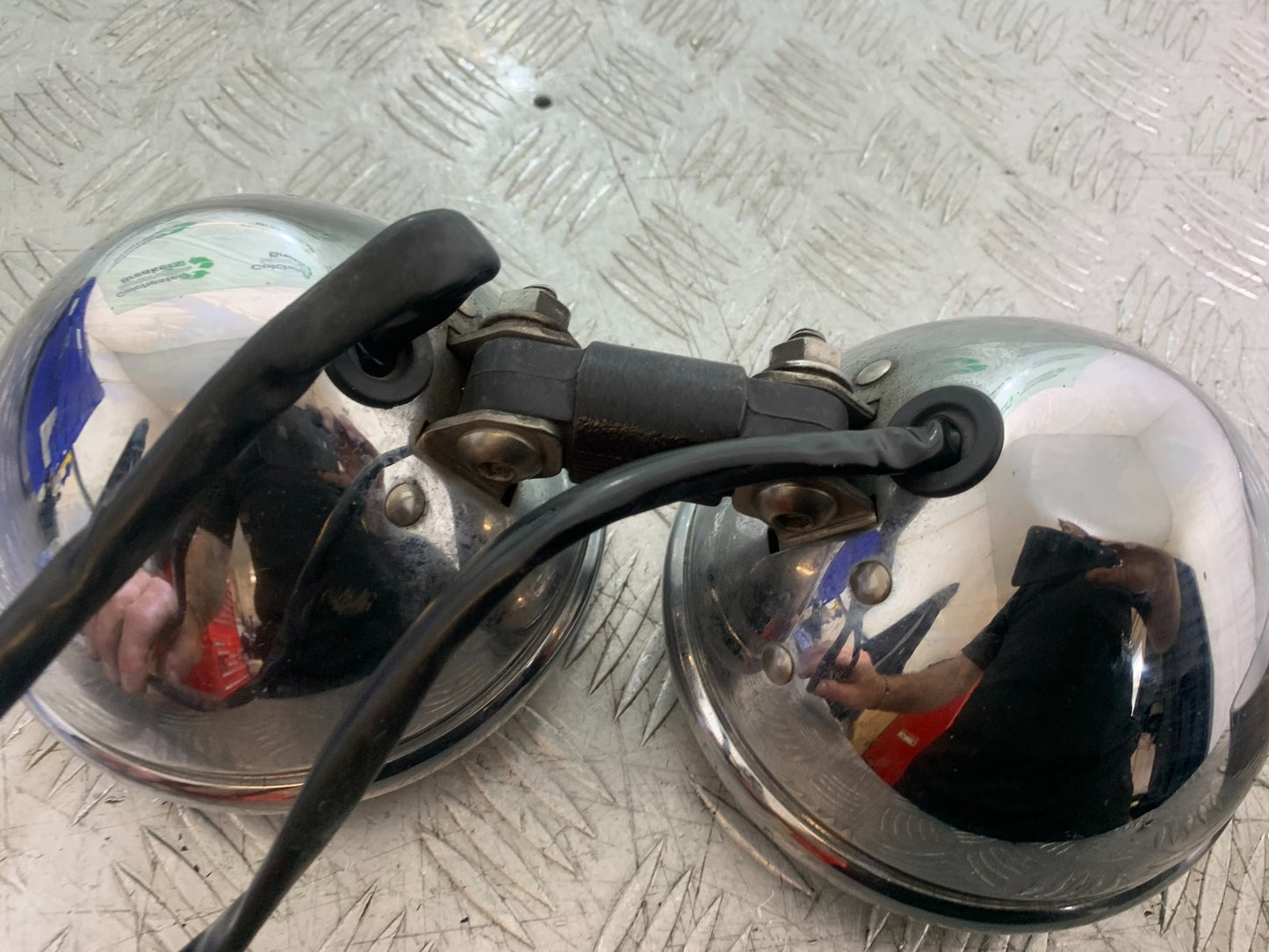 TRIUMPH 1050 SPEED TRIPLE HEADLIGHTS  YEAR 2005-2007 (CMB1322)