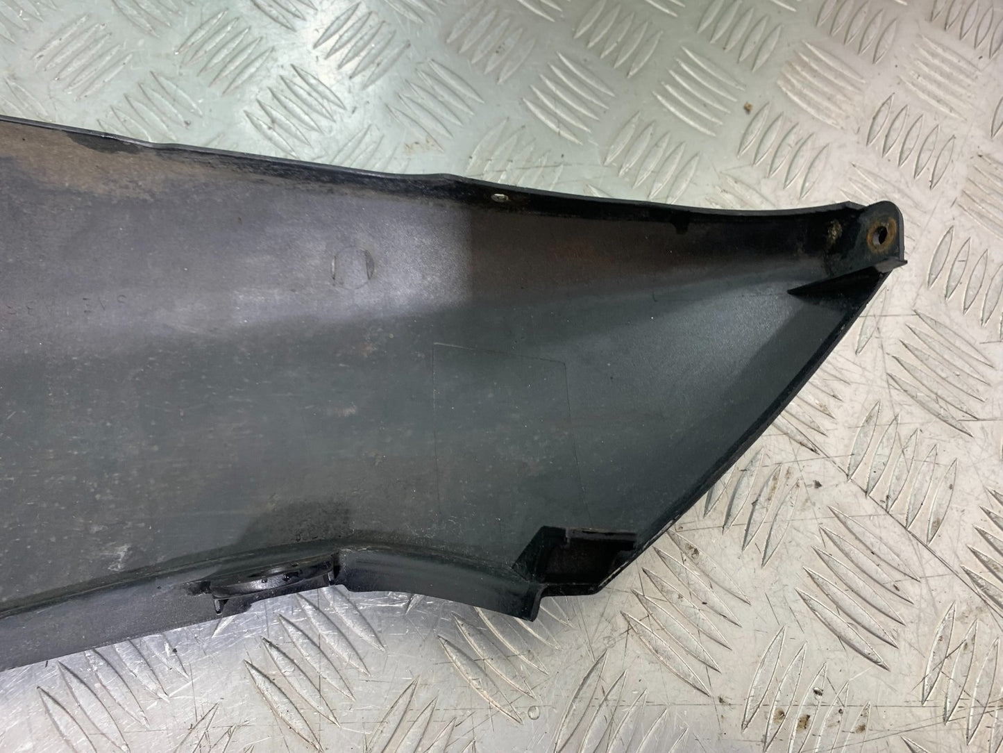 SUZUKI GSXR600 GSXR 600 SRAD LEFT SEAT PANEL   YEAR 1997-2000 (CMB1276)