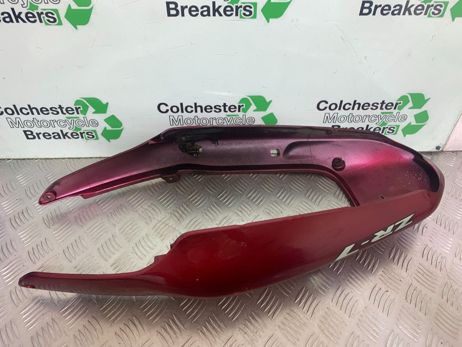 KAWASAKI Z750 ZR750 ZR-7S TAIL PIECE SEAT UNIT  YEAR 1999-05 (CMB1135)