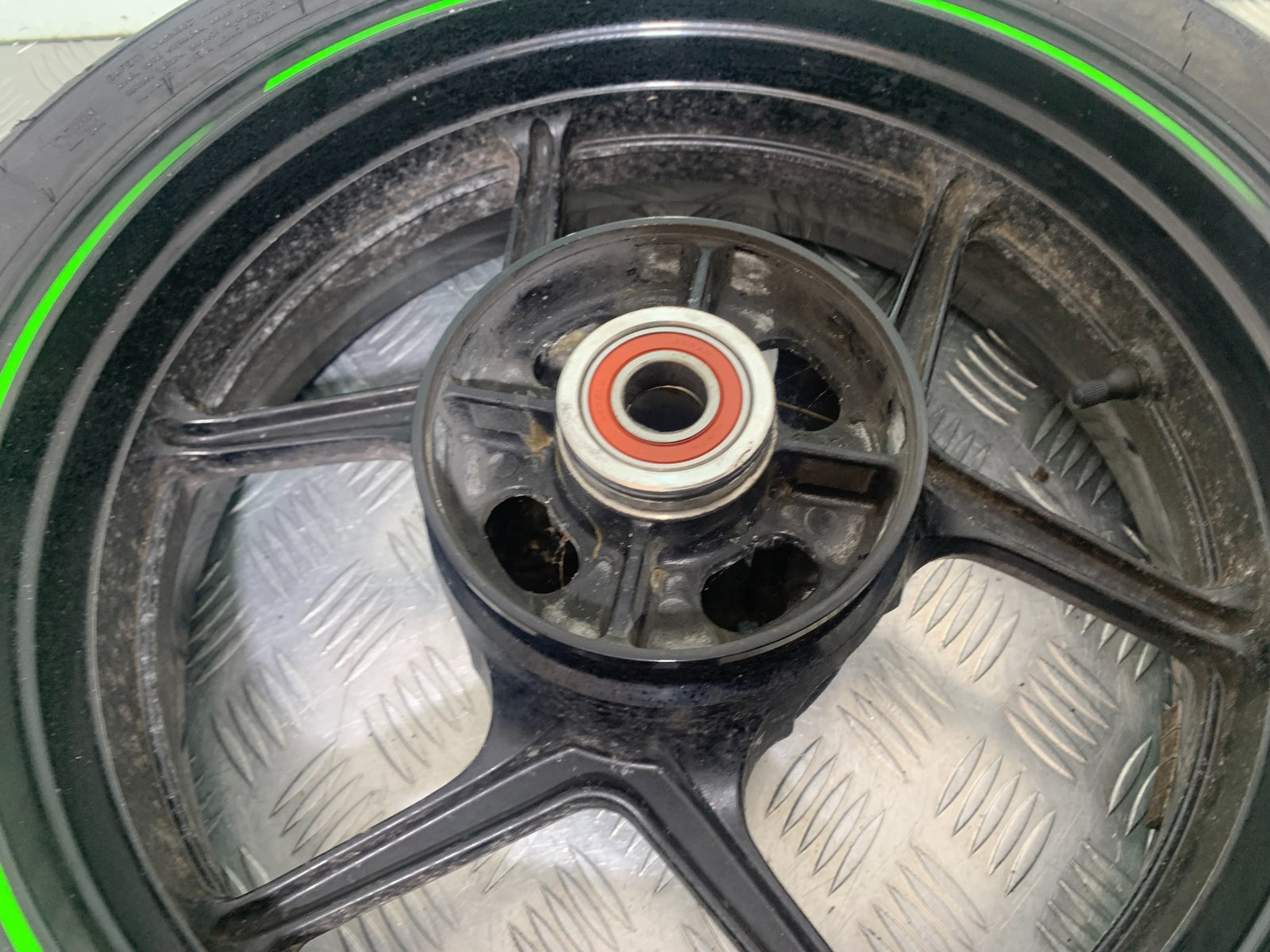 KAWASAKI ZX6R REAR WHEEL  YEAR 2009-2012 (CMB1136)