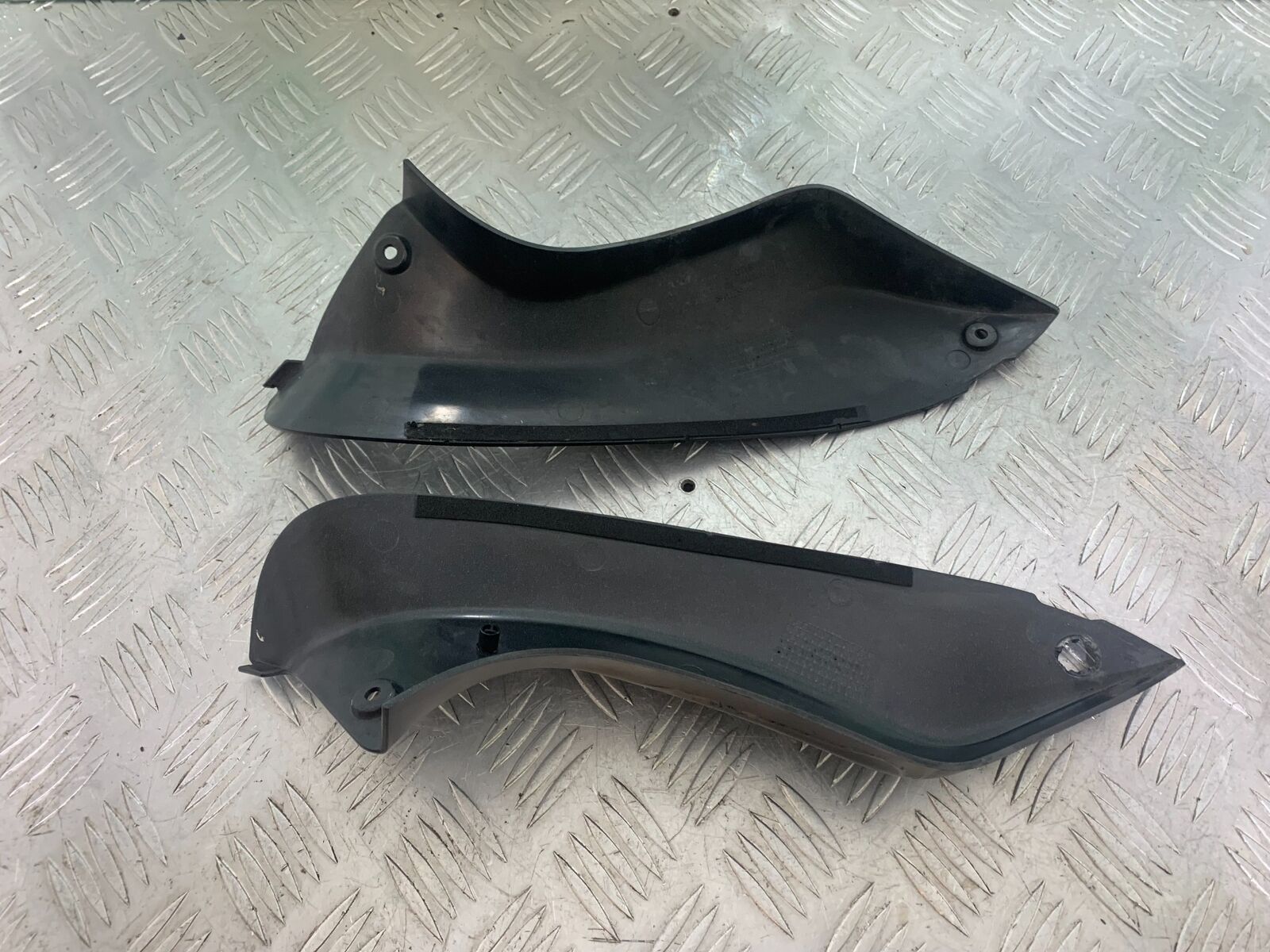 KAWASAKI ER6 F TOP FAIRING INFILL PANELS YEAR 2005-2008 (CMB1098)