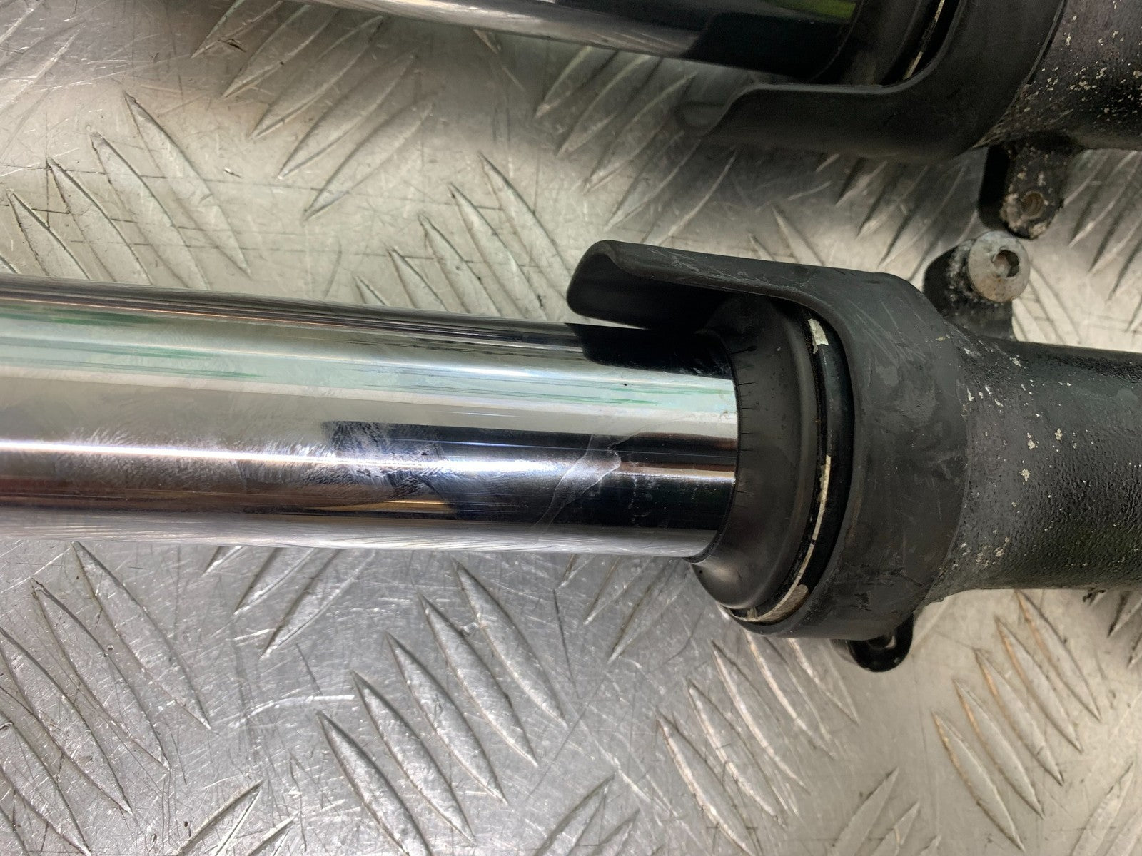 HONDA CBF500 CBF 500 FORKS YEAR 2004-2008  (CMB1294)