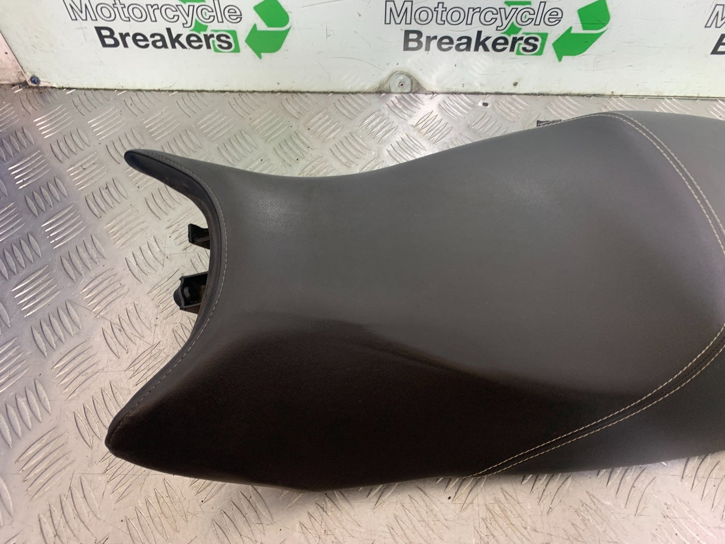 TRIUMPH 1050 SPRINT GT SEAT  YEAR 2010-2016 (CMB1250)