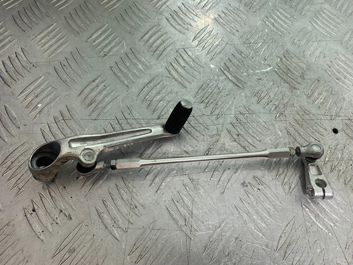 HONDA CBR1000 rr FIREBLADE GEAR LEVER YEAR 2006 (CMB1220)