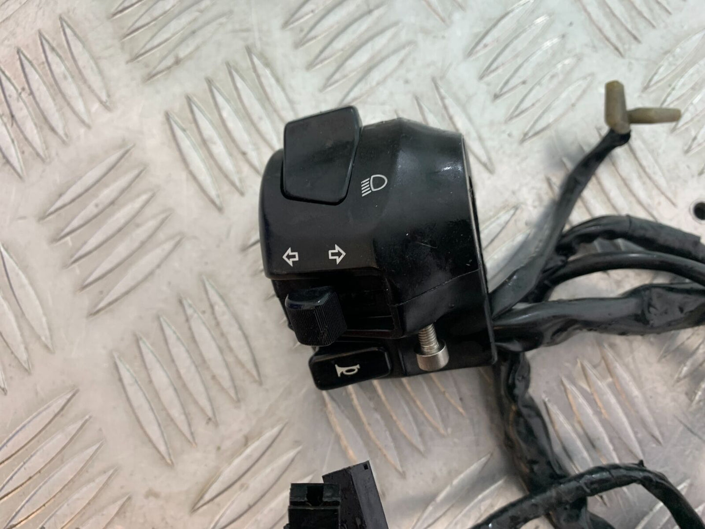 SUZUKI SV1000 SV 1000 K4 LEFT SWITCH GEAR  YEAR 2003-2007 (CMB1042)
