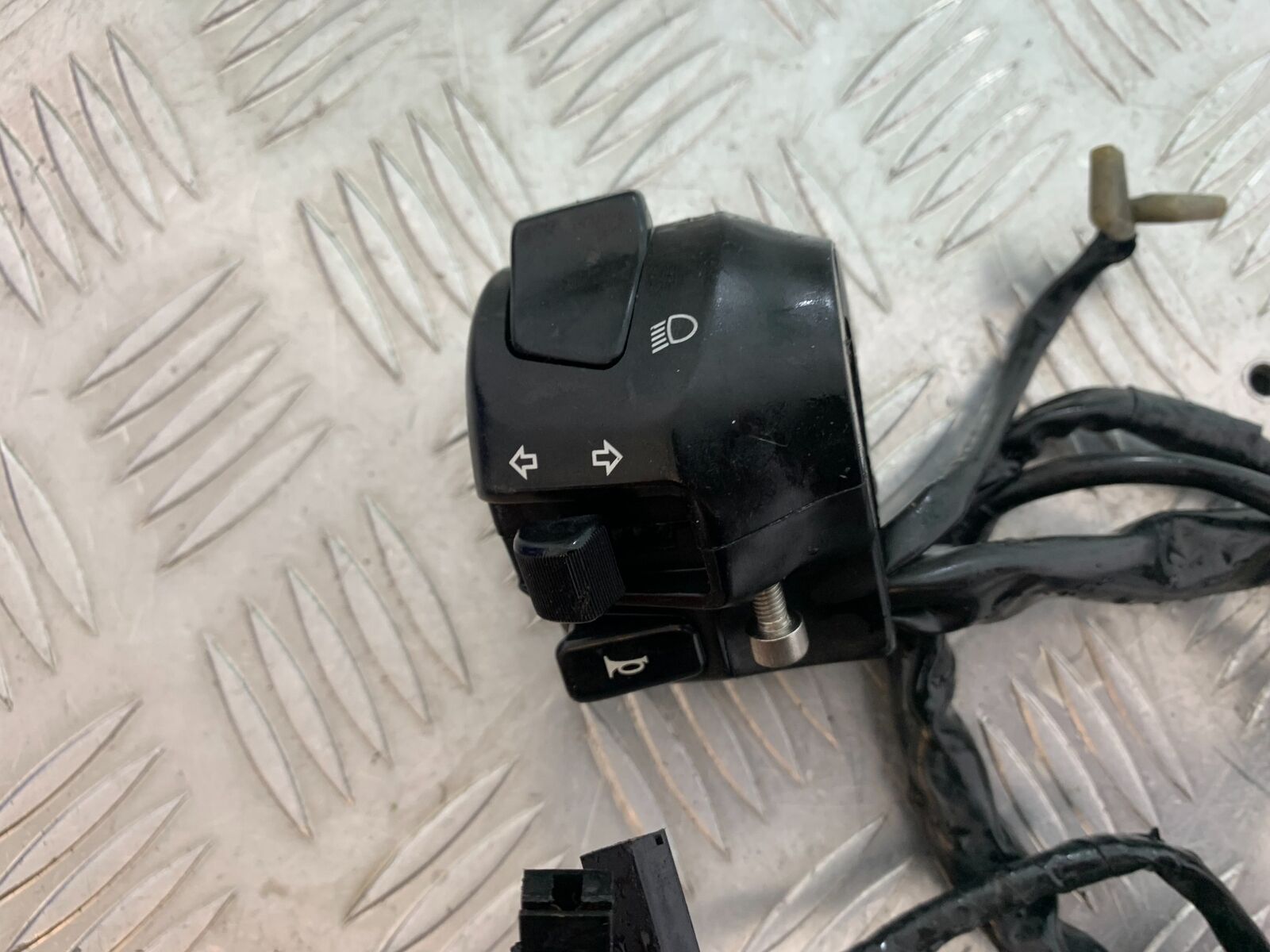 SUZUKI SV1000 SV 1000 K4 LEFT SWITCH GEAR  YEAR 2003-2007 (CMB1042)