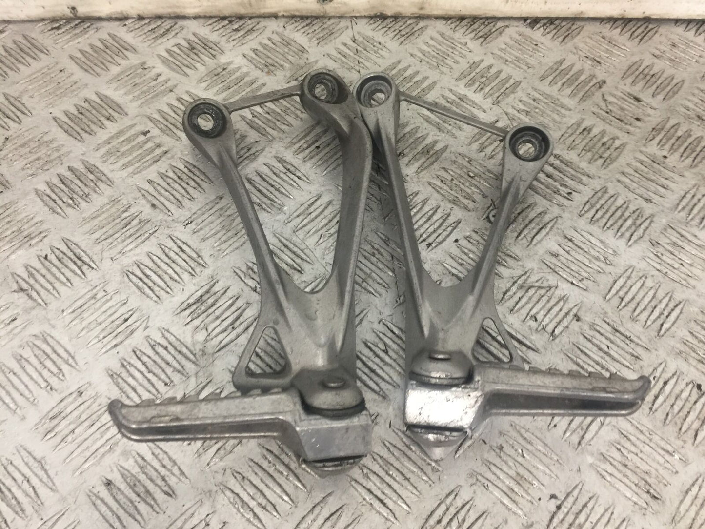 KAWASAKI ZX6R ZX6 R C1H REAR HANGERS AND PEGS  YEAR 2005 2006 (STOCK 774)