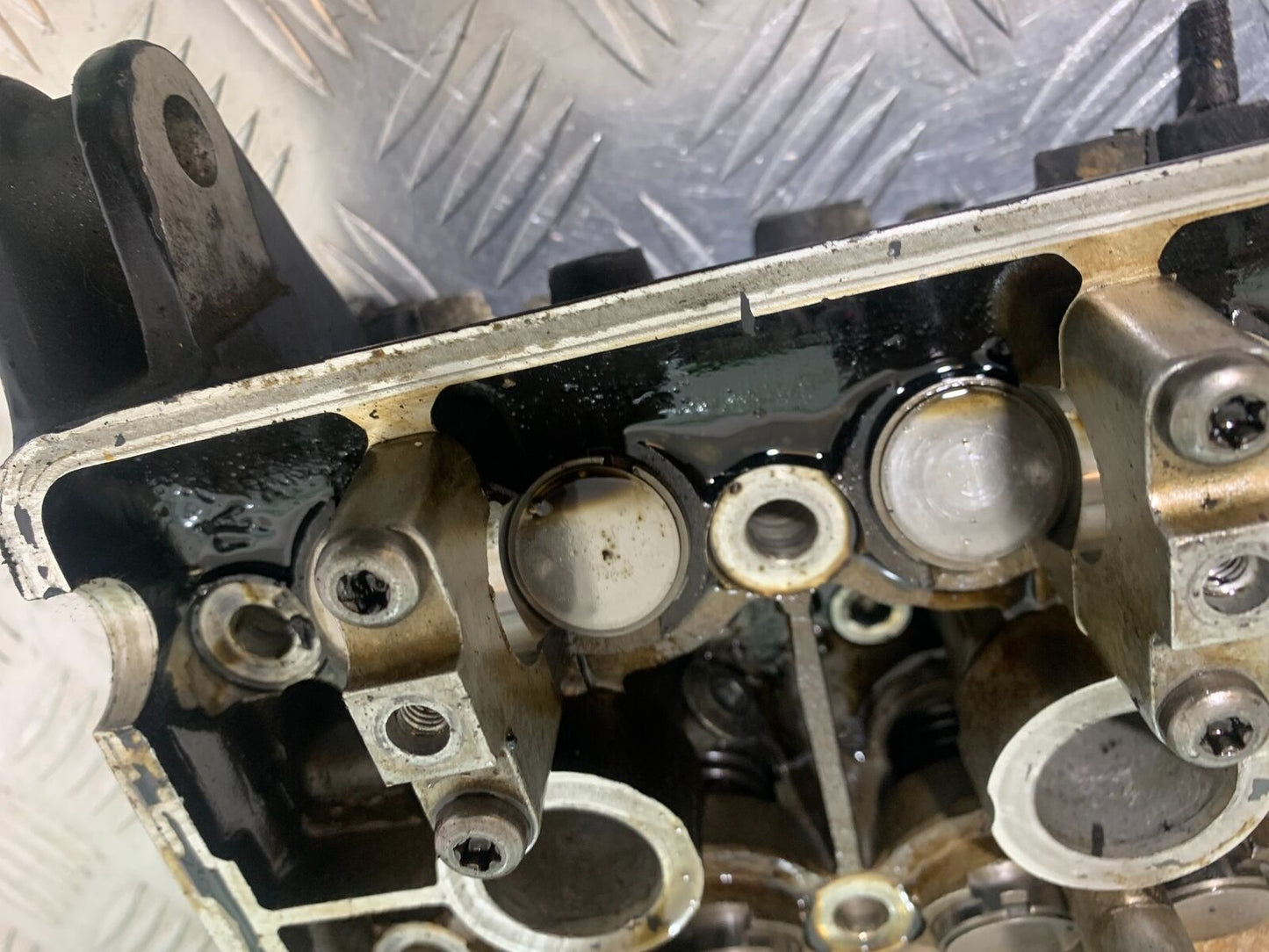 TRIUMPH 955i SPRINT ST CYLINDER HEAD  YEAR 1999-2004 (STOCK 735)