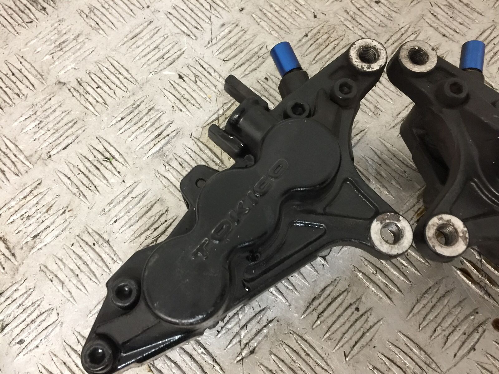SUZUKI GSF1200 GSF 1200 BANDIT FRONT BRAKE CALIPERS  YEAR 2001-2005 (STOCK 902)