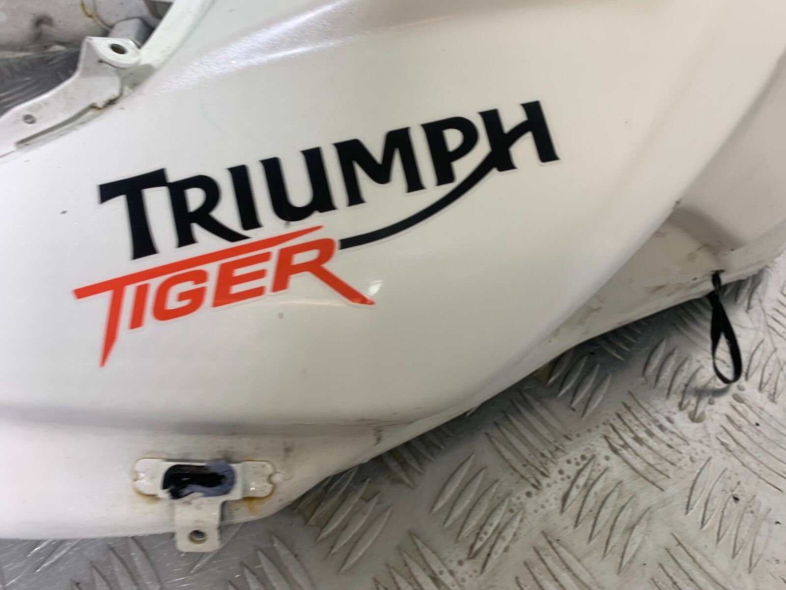 TRIUMPH TIGER 800 PETROL TANK  YEAR 2011-2014 (CMB1113)