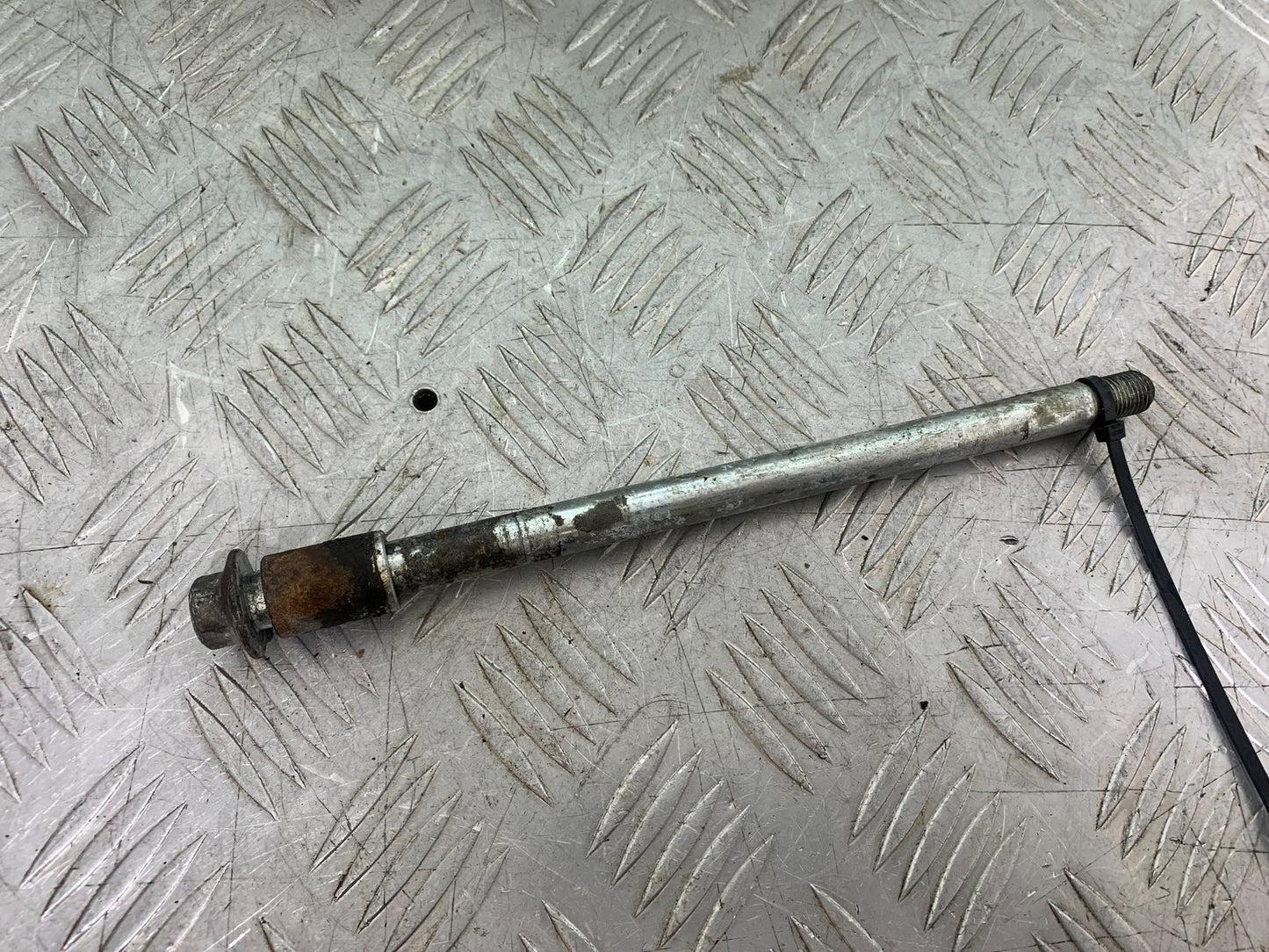 YAMAHA XMAX 250 XMAX 250 FRONT WHEEL SPINDLE  YEAR 2006-09 (CMB1201)