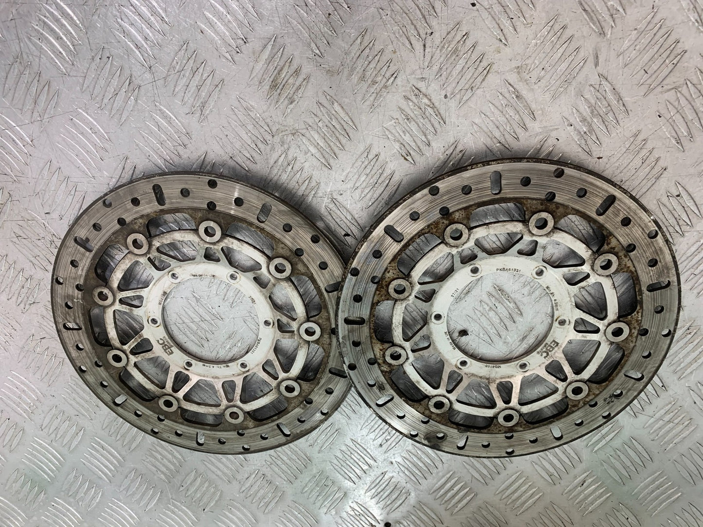 HONDA CBF600 CBF 600 FRONT BRAKE DISCS YEAR 2004-07  (CMB1305)