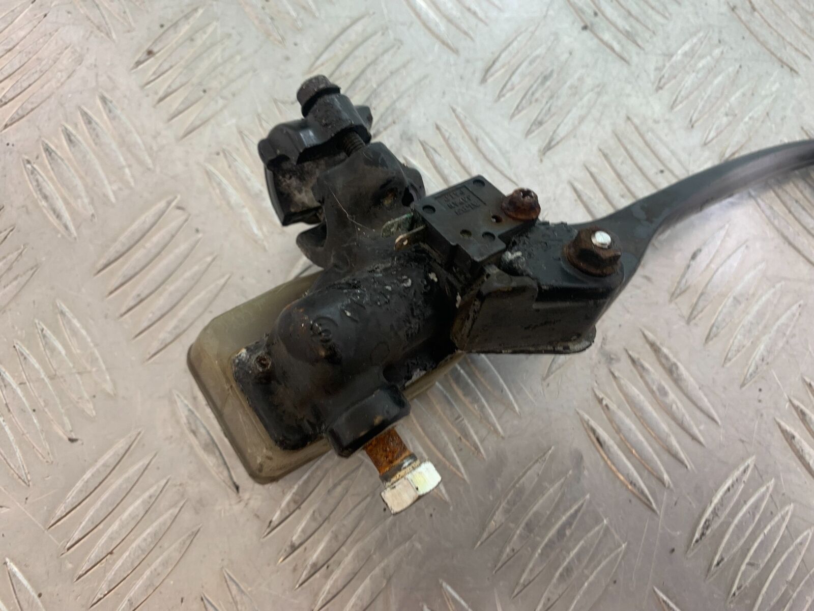 HONDA CX500 CX 500 FRONT BRAKE MASTER CYLINDER   YEAR 1980 (CMB1131)