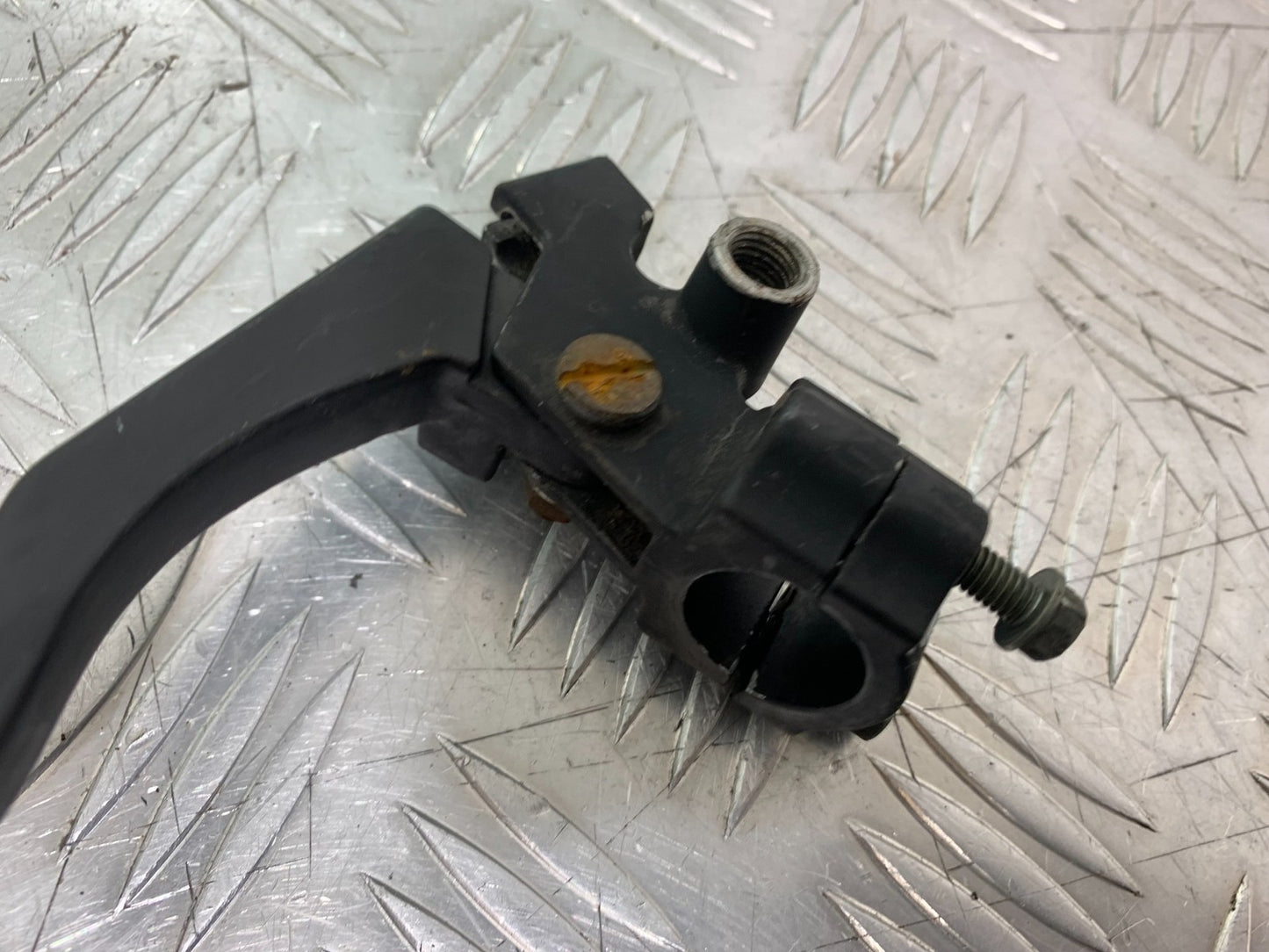 QINGQI QM125 GY-2B CLUTCH LEVER AND BRACKET  YEAR 2016 (CMB1228)
