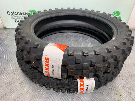 KAWASAKI KX250 KX 250 MAXXIS FRONT AND REAR TYRES (NEW)  YEAR 2003
