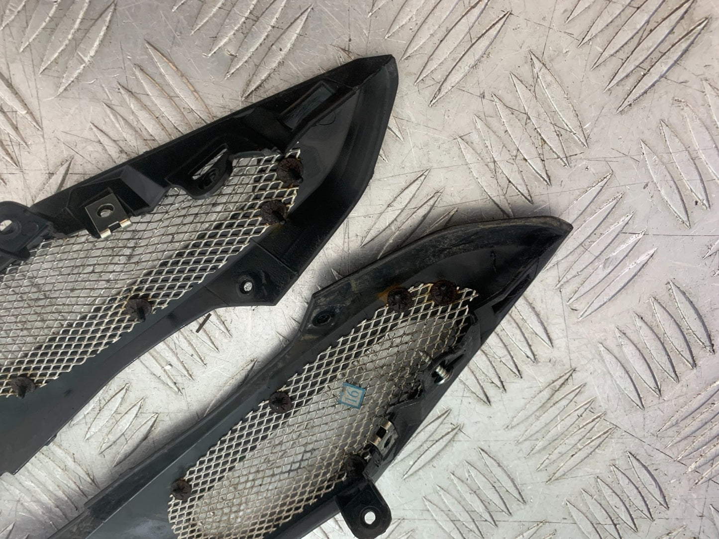 BENELLI BN125 BN 125 LEFT AND RIGHT SIDE INFILL PANELS  YEAR 2018-2021 (CMB1245)