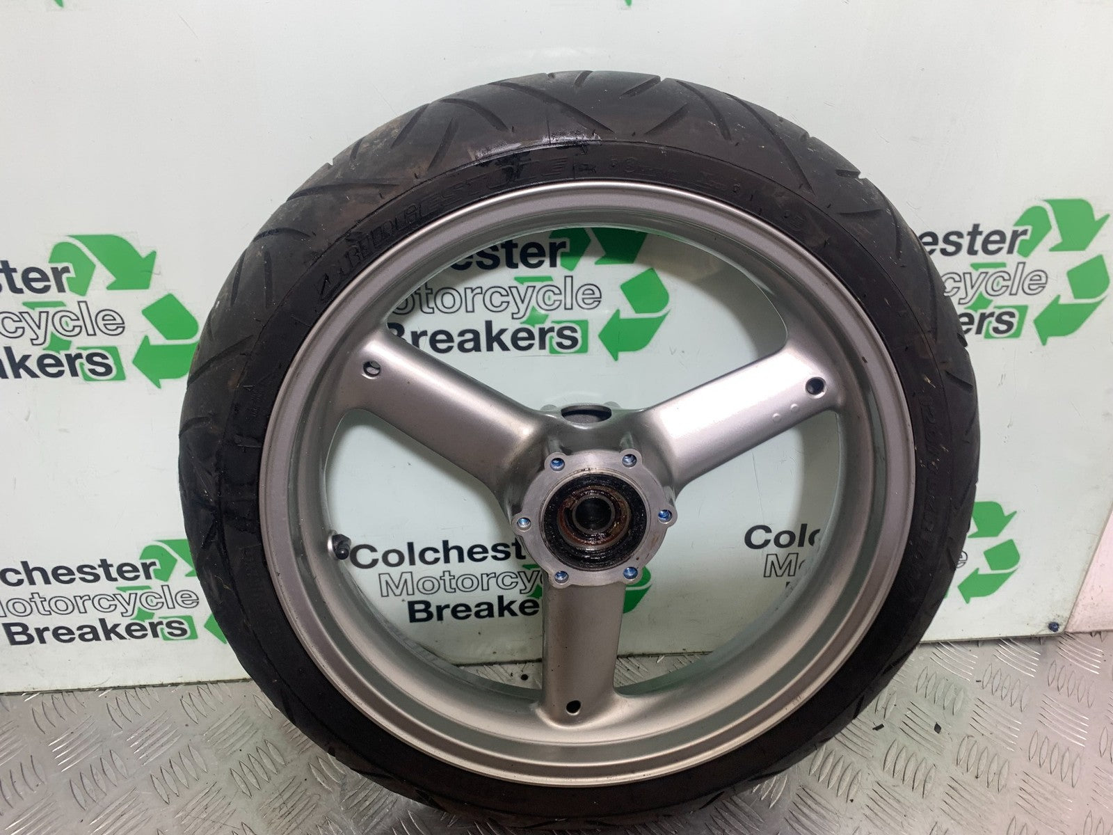 TRIUMPH 955i SPRINT ST FRONT WHEEL (TYRE IS GGOD) 1999-2004 (CMB1176)