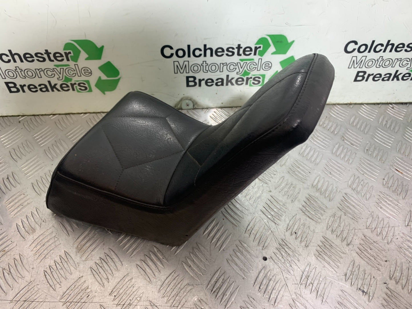 HONDA VT700 VT 700 SHADOW REAR SEAT  YEAR 1984-85 (CMB1328)
