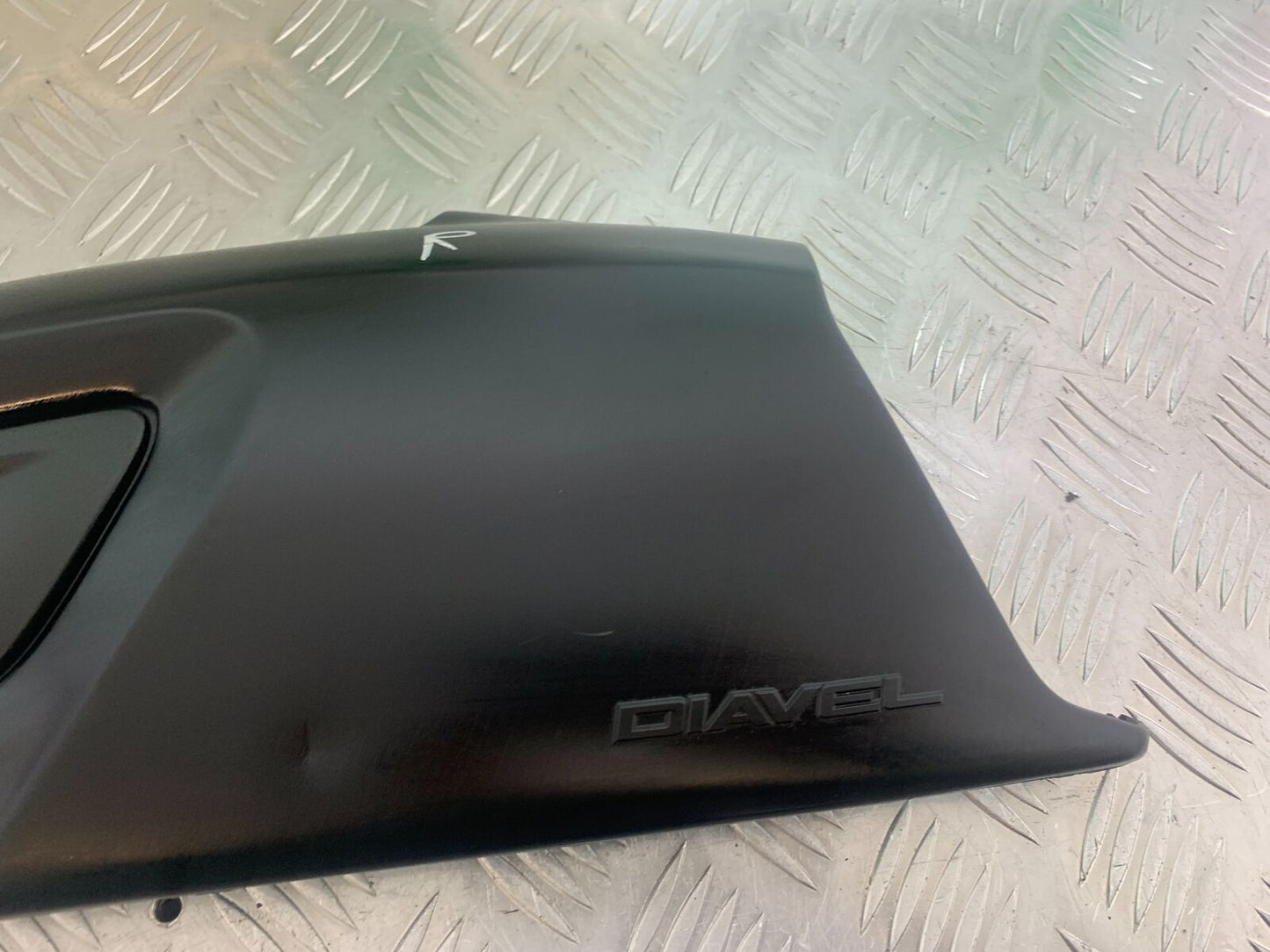 DUCATI DIAVEL 1200 RIGHT AIR DUCT COVER   YEAR 2014-17 (CMB1054)