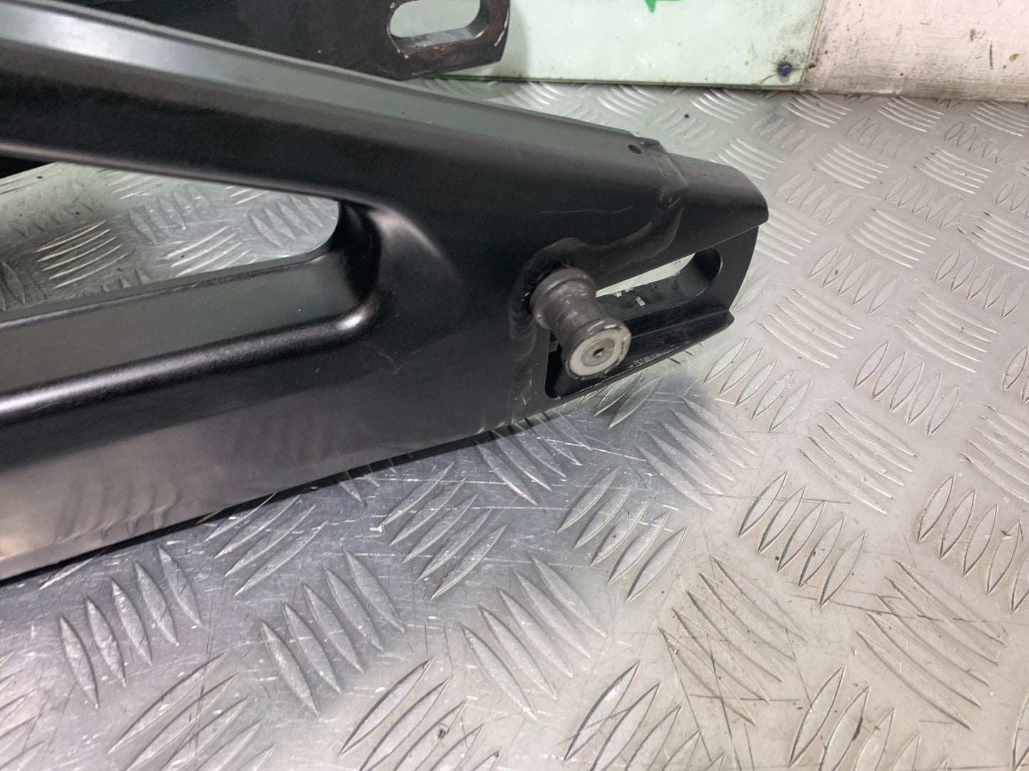 YAMAHA YZF R1 4C8 SWINGARM YEAR 2007-2008 (CMB1237)