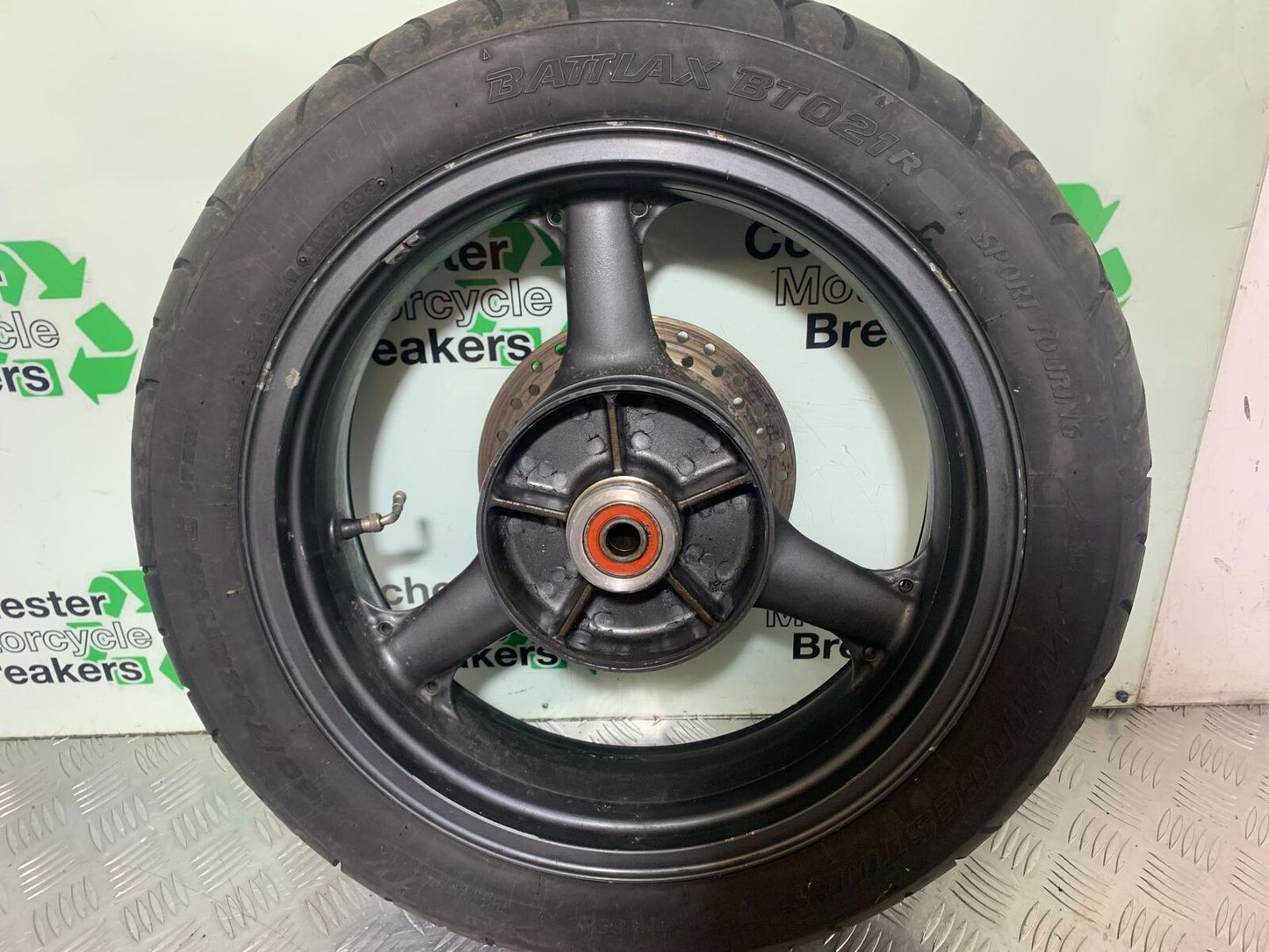 KAWASAKI Z750 ZR750 ZR-7S REAR WHEEL   YEAR 1999-05 (CMB1135)