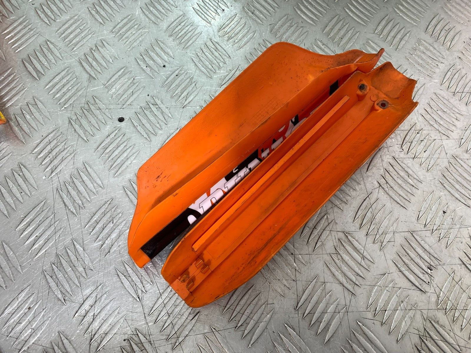 QINGQI QM125 GY-2B FORKS GUARDS YEAR 2016 (CMB1228)
