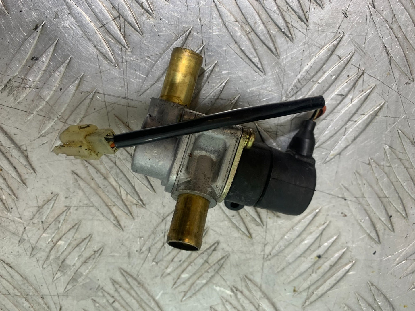 TRIUMPH 1050 SPRINT ST AIR VALVE   2004-2007 (CMB1197)