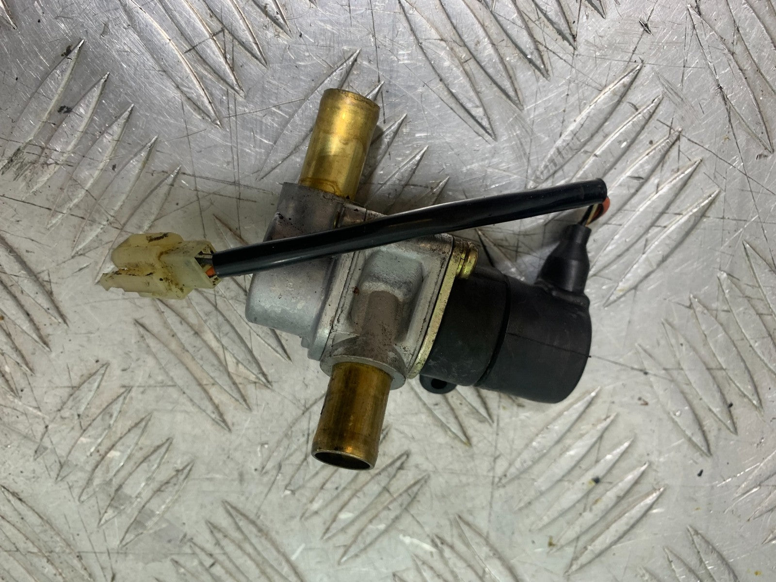 TRIUMPH 1050 SPRINT ST AIR VALVE   2004-2007 (CMB1197)