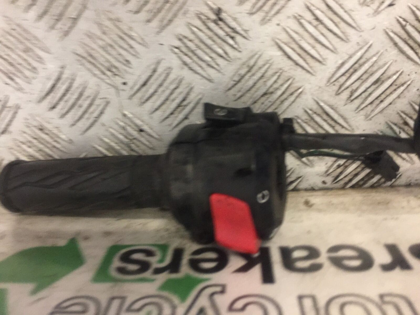 SUZUKI SFV650 SFV 650 GLADIUS RIGHT SWITCH GEAR 2009-15 (STOCK 709)