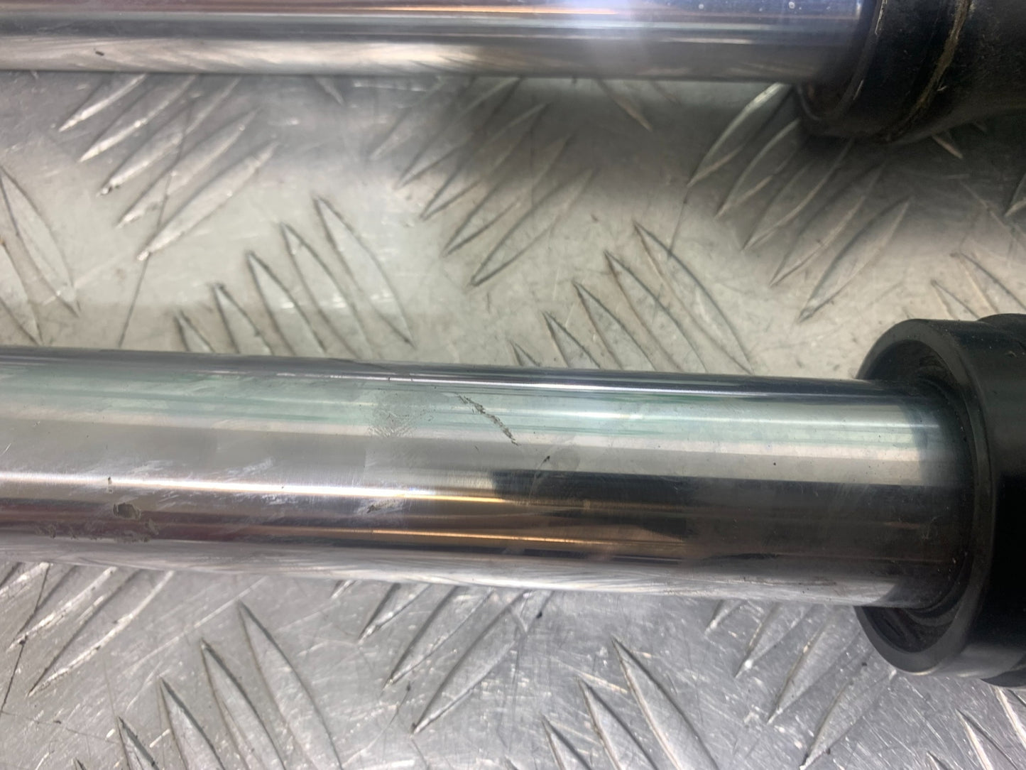 KAWASAKI GT550 GT 550 FORKS YEAR 1984-87 (CMB1141)