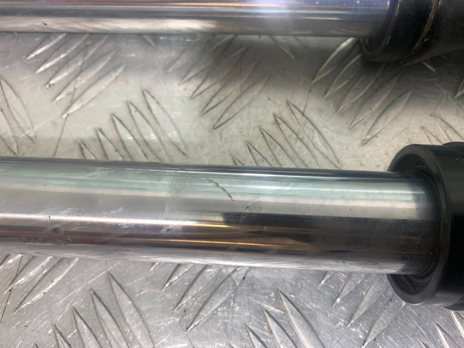 KAWASAKI GT550 GT 550 FORKS YEAR 1984-87 (CMB1141)