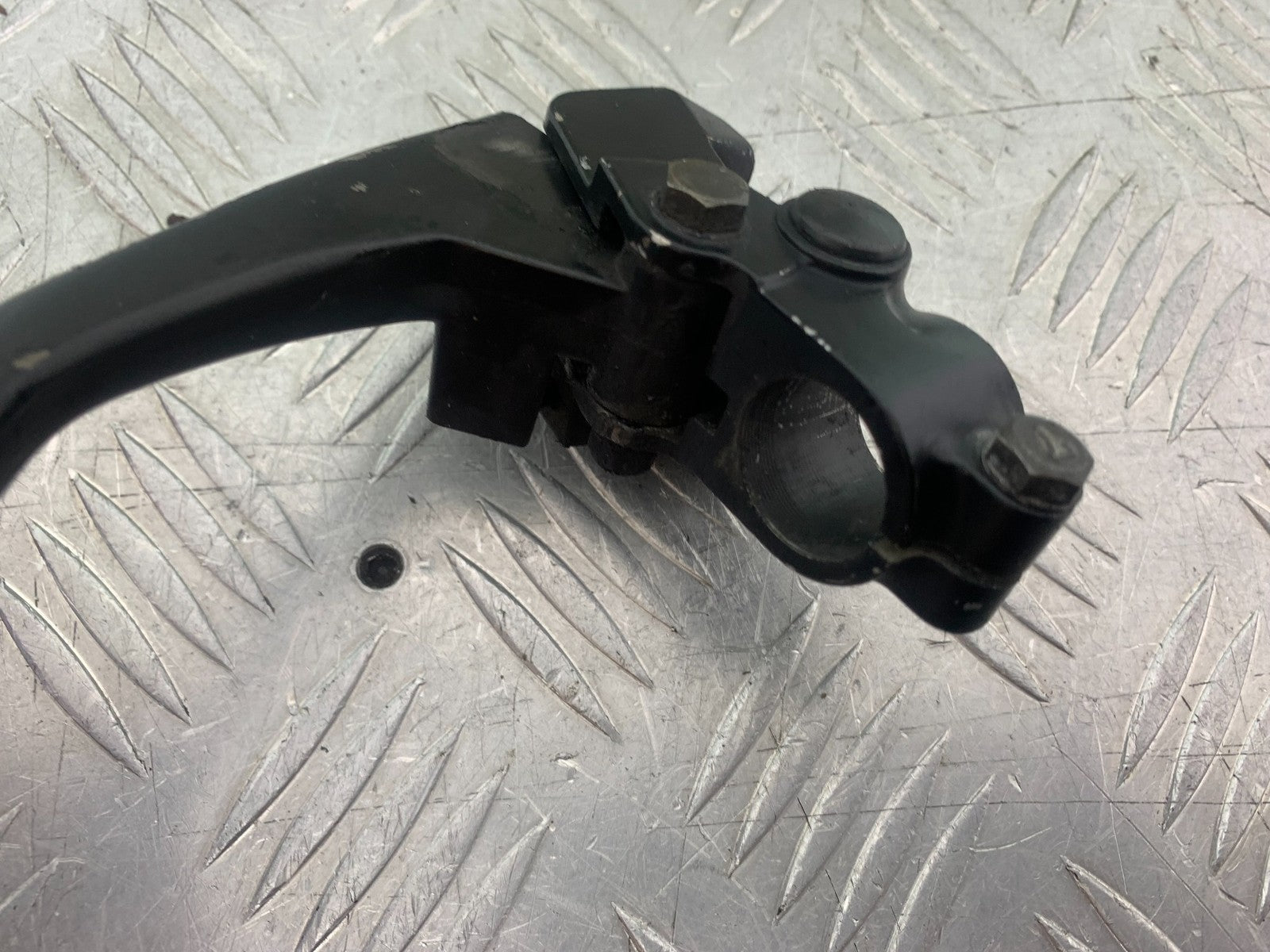 KAWASAKI GPZ600 GPZ 600 CLUTCH LEVER AND BRACKET   YEAR 1988-90 (CMB1258)