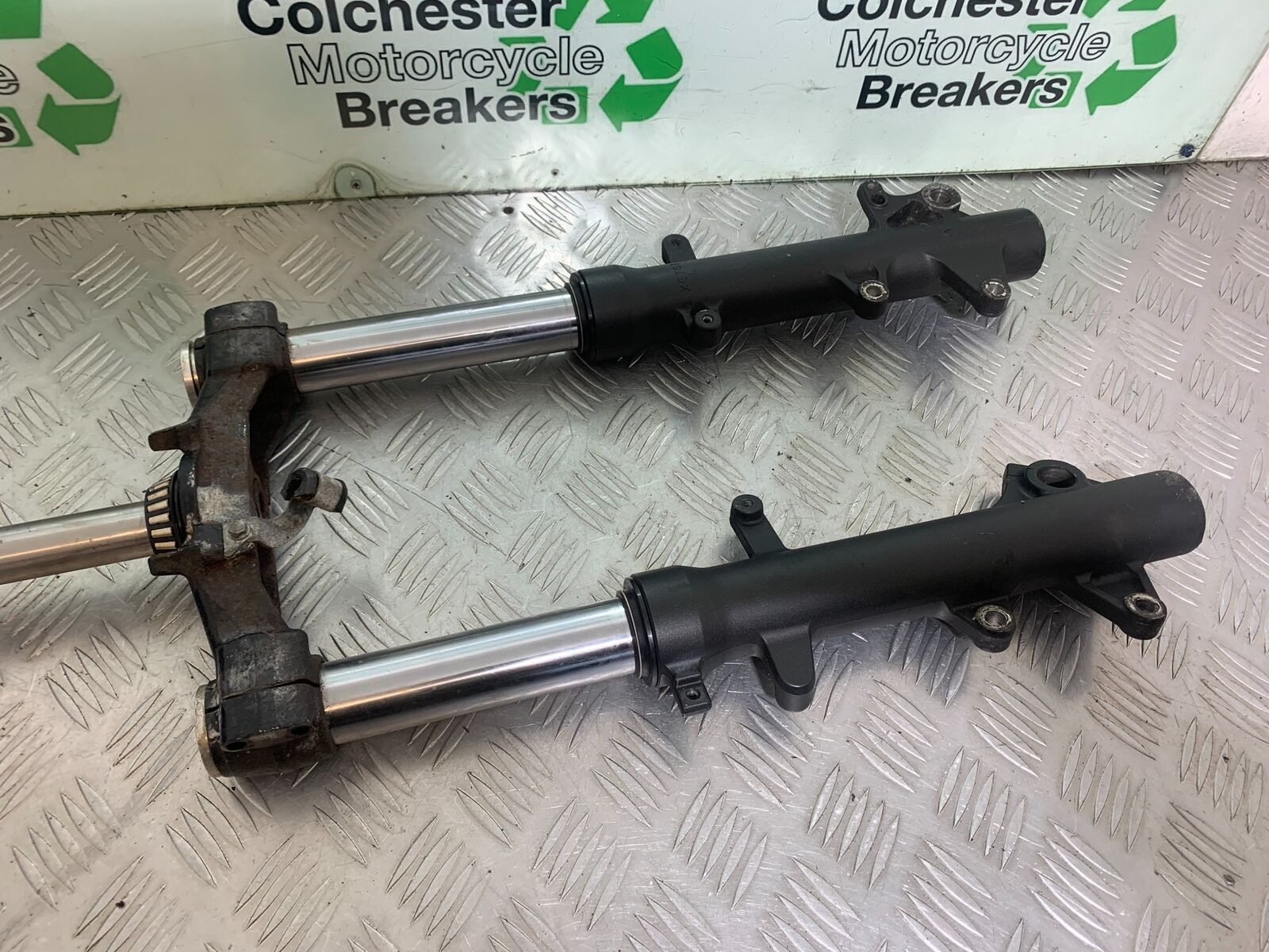 SUZUKI AN400 AN 400 BURGMAN FORKS AND BOTTOM YOKE   YEAR 2017-2024 (CMB1118)