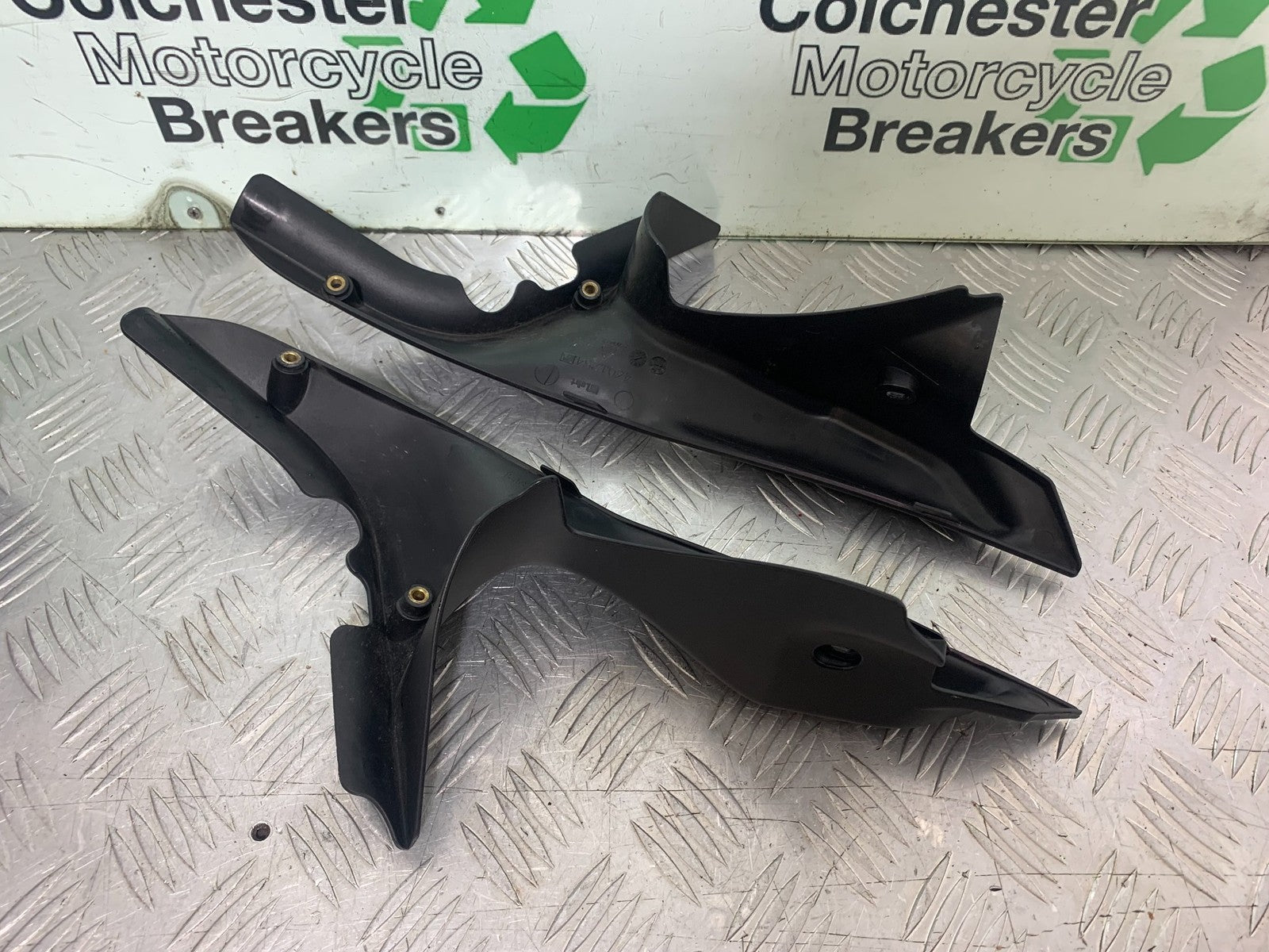 DUCATI 1198 S TOP FAIRING INFILL COVERS  YEAR 2009-2011 (CMB1219)
