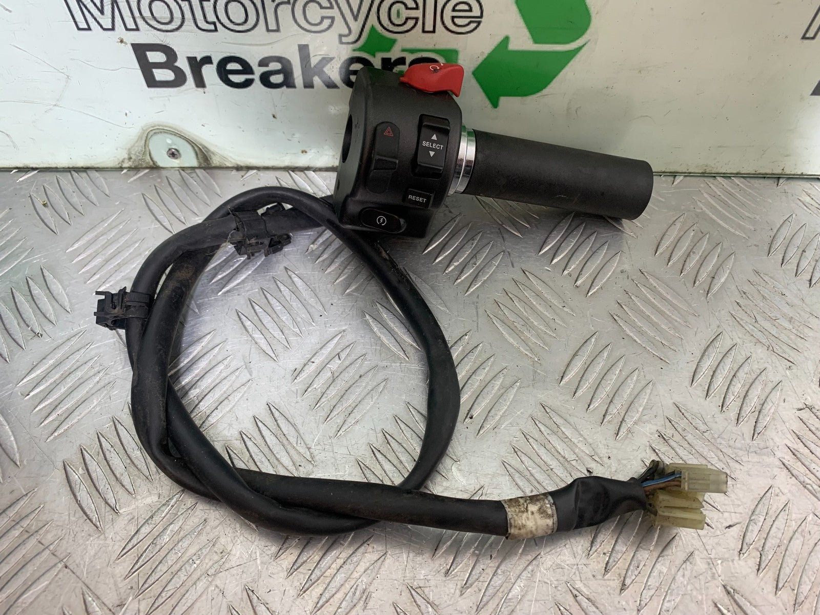 YAMAHA XVS 1300 MIDNIGHT STAR RIGHT SWITCH GEAR  YEAR 2007-16 (CMB1200)