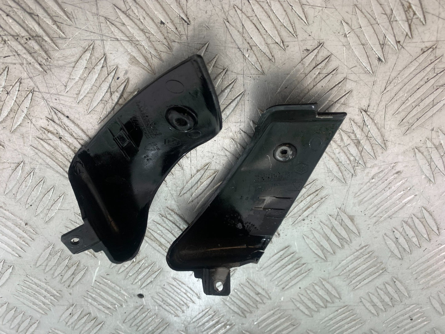PIAGGIO VESPA GTS 125 LEFT & RIGHT INFILLS  YEAR 2009-14  (CMB1261)