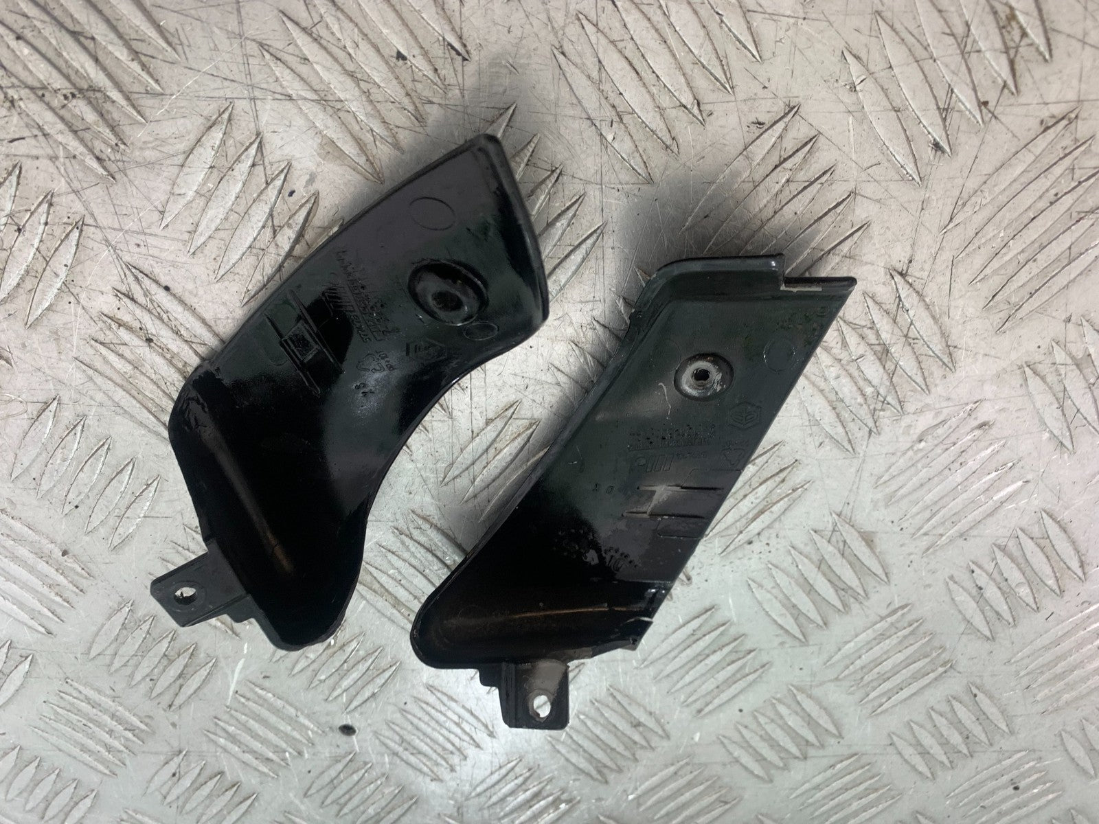 PIAGGIO VESPA GTS 125 LEFT & RIGHT INFILLS  YEAR 2009-14  (CMB1261)