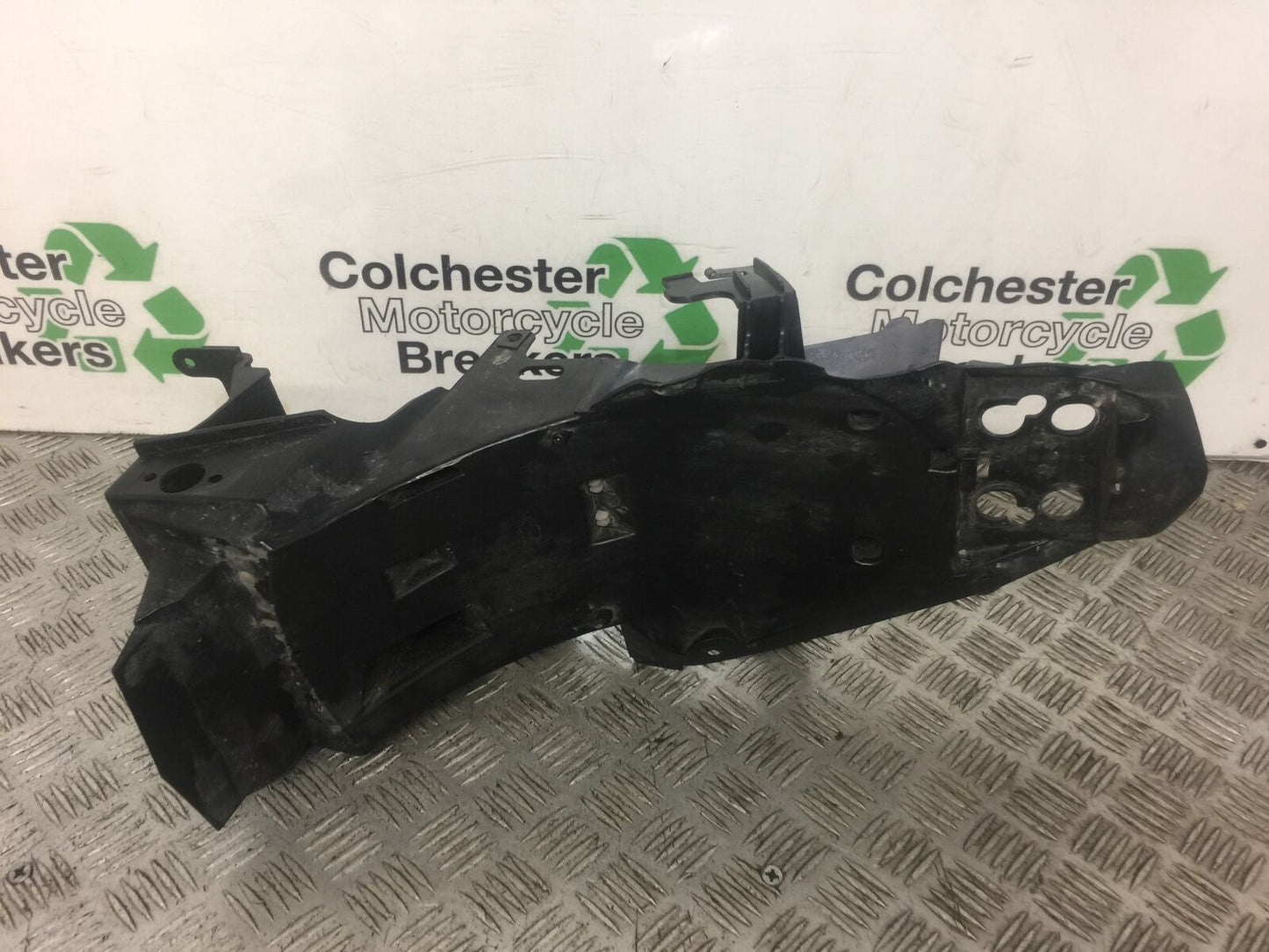 YAMAHA XJ6 XJ6-S UNDERTRAY  YEAR 2010 (STOCK 383)