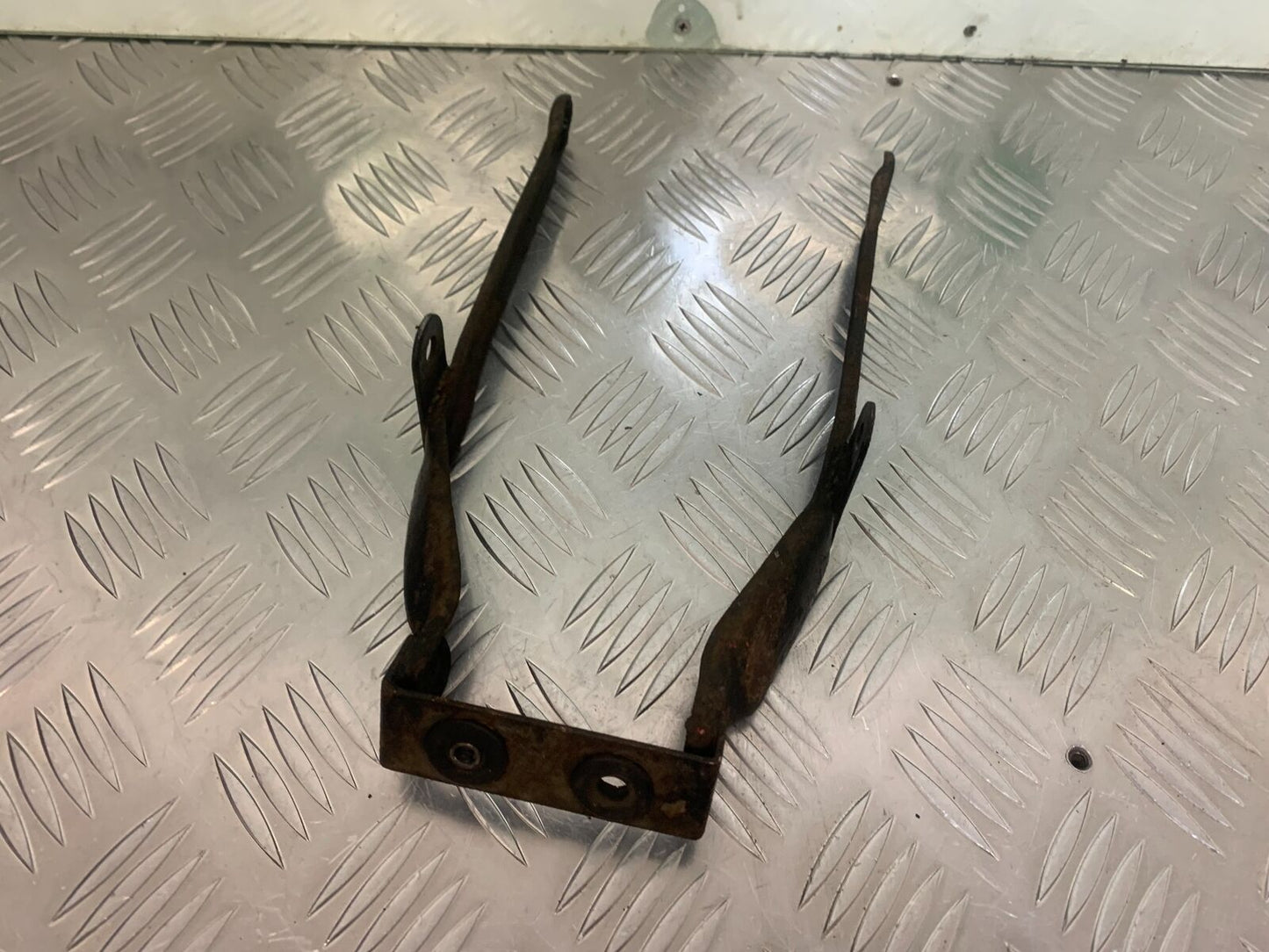 SUZUKI GS750 E GS 750E FRAME BRACKET   YEAR 1979  (STOCK 959)