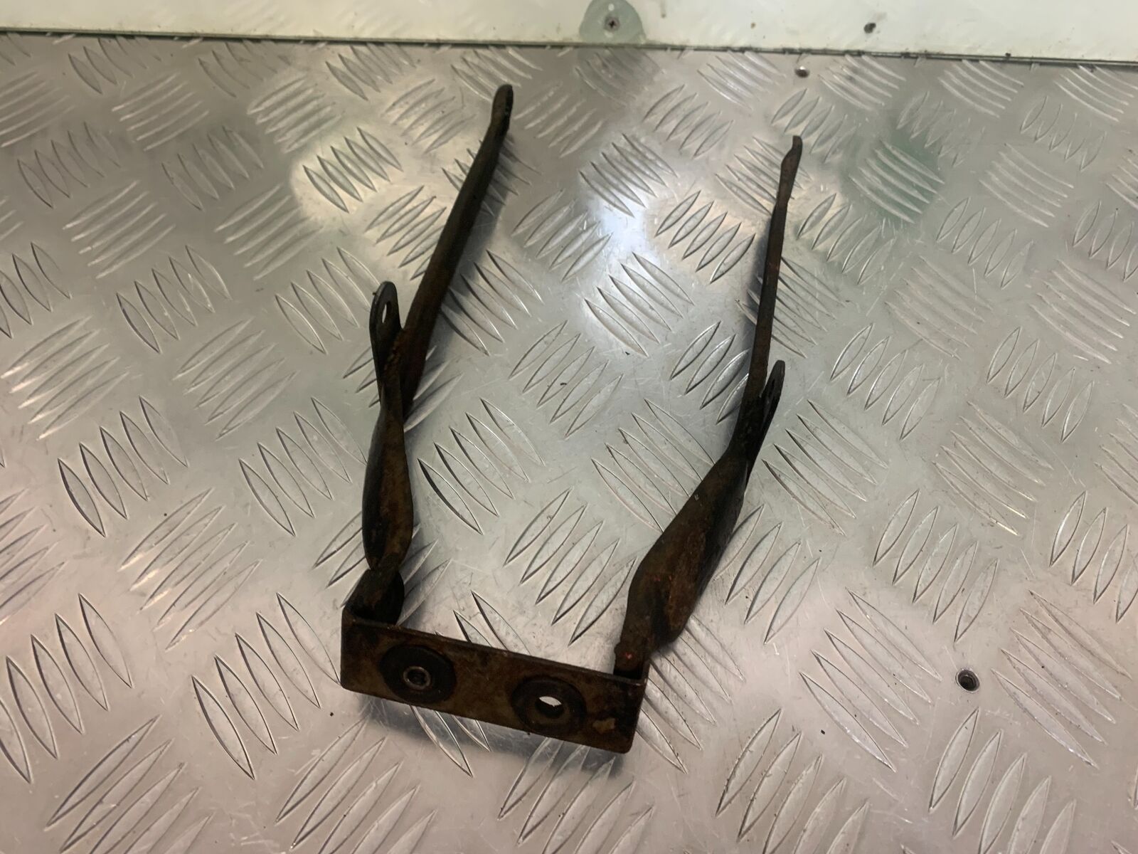 SUZUKI GS750 E GS 750E FRAME BRACKET   YEAR 1979  (STOCK 959)