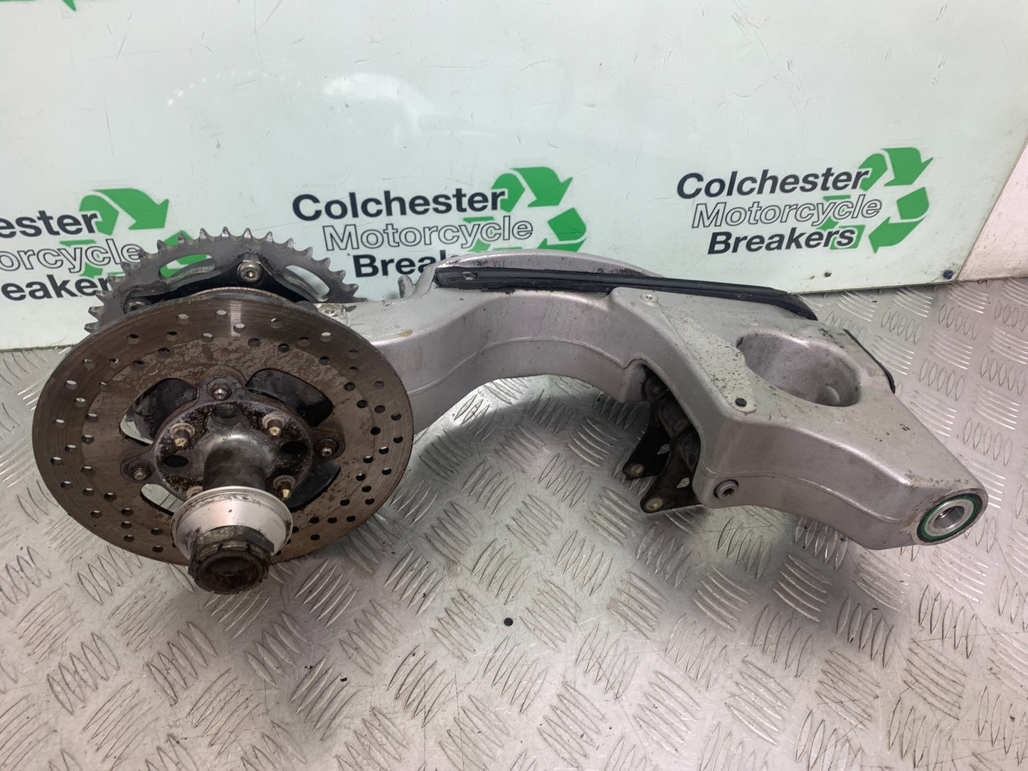 TRIUMPH 955i SPRINT ST SWINGARM   1999-2004 (CMB1176)