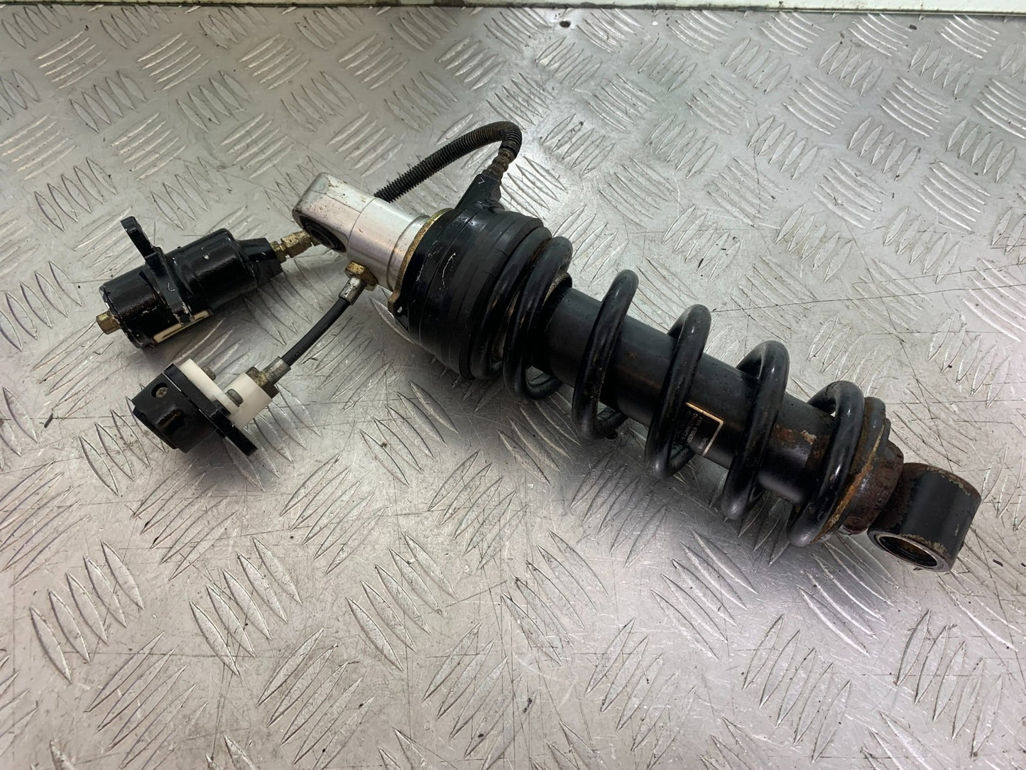 TRIUMPH TROPHY 900 REAR SHOCK YEAR 1991-95 (CMB1251)