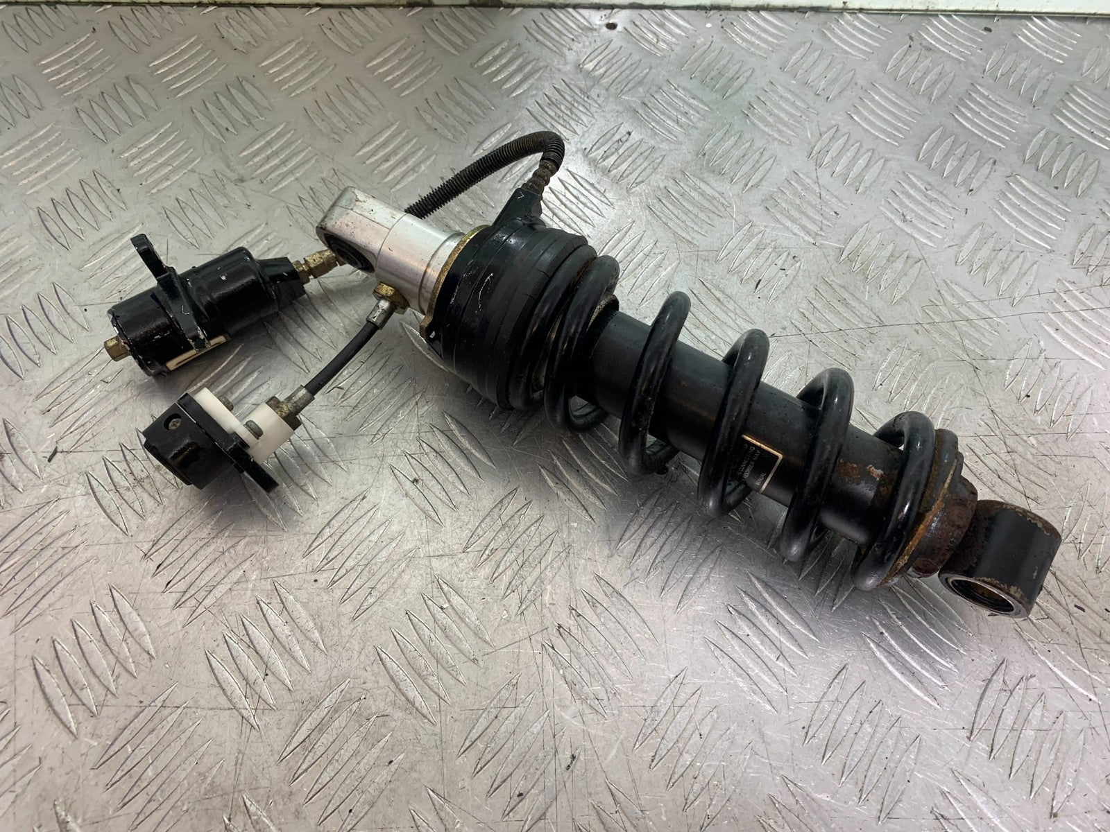 TRIUMPH TROPHY 900 REAR SHOCK YEAR 1991-95 (CMB1251)