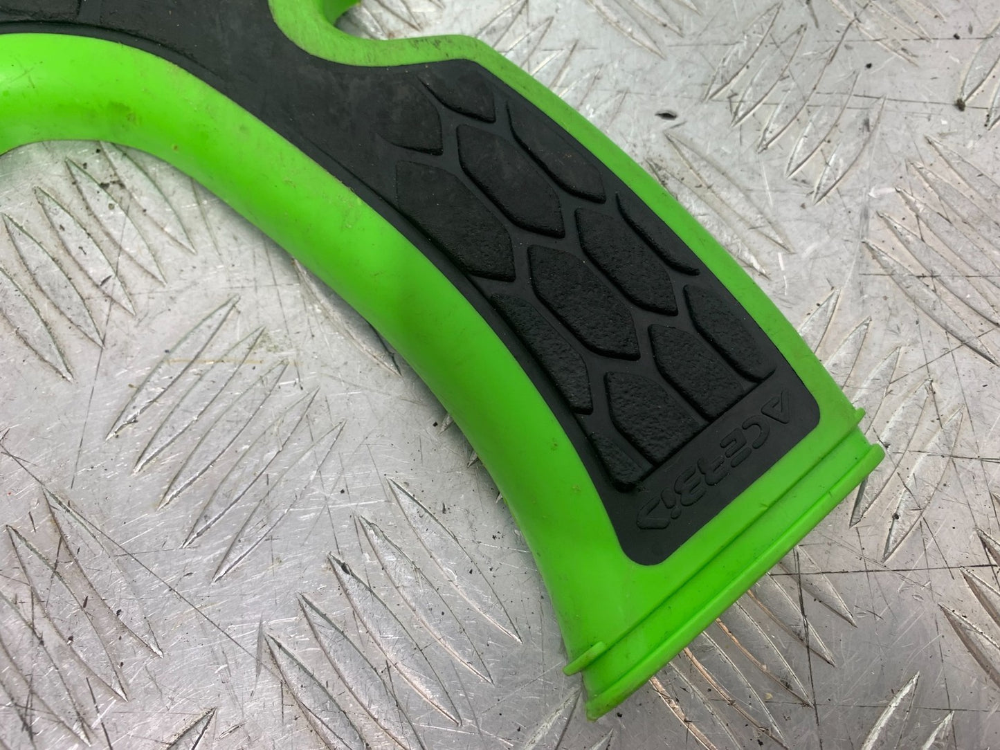 KAWASAKI KXF450 KXF 450 FRAME PROTECTORS  YEAR 2013 CMB1217)