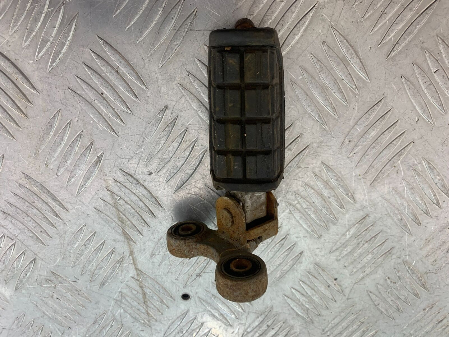 YAMAHA FJ1100 FJ 1100 FRONT RIGHT PEG YEAR 1984-85 (CMB1101)