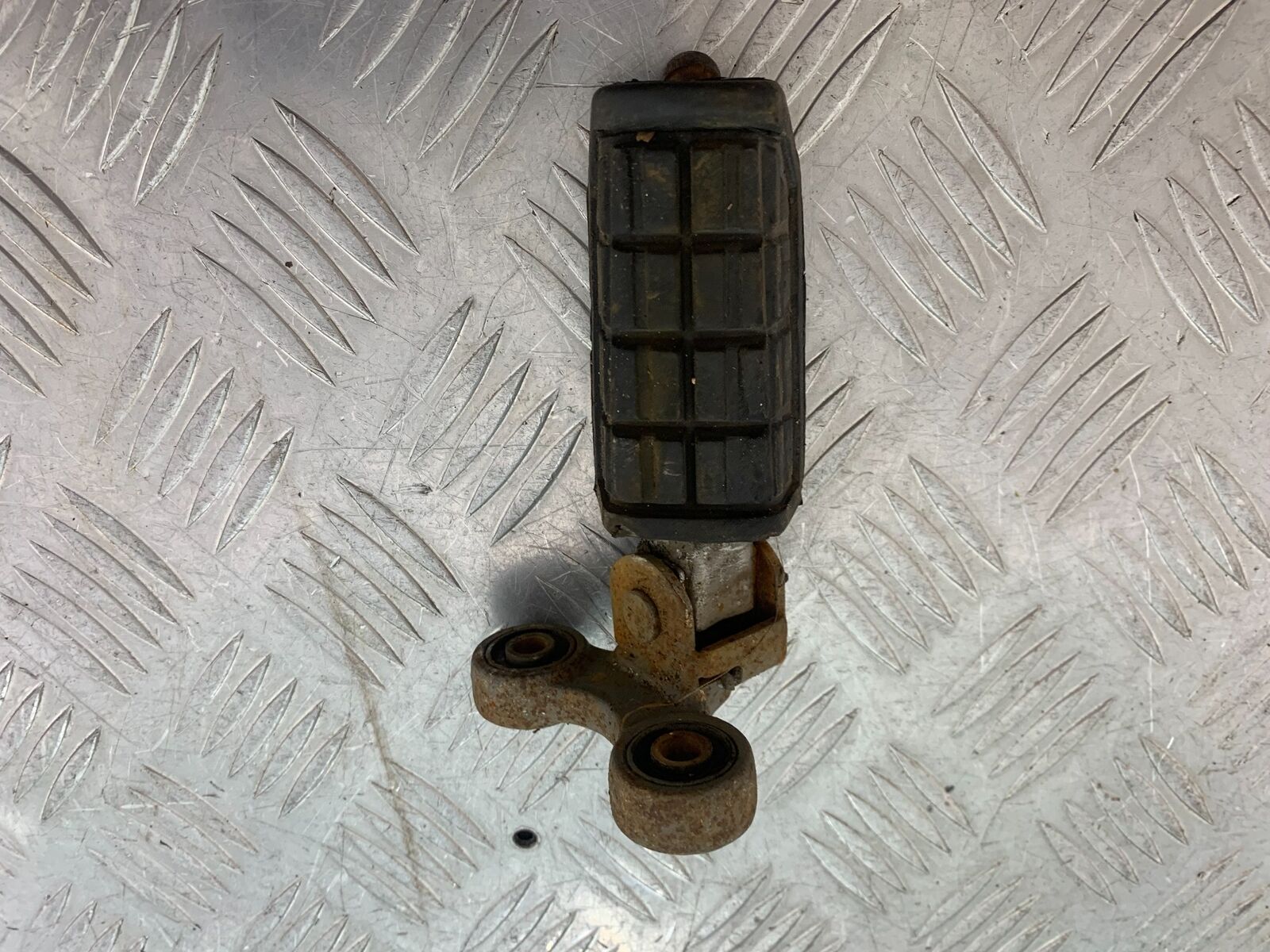 YAMAHA FJ1100 FJ 1100 FRONT RIGHT PEG YEAR 1984-85 (CMB1101)