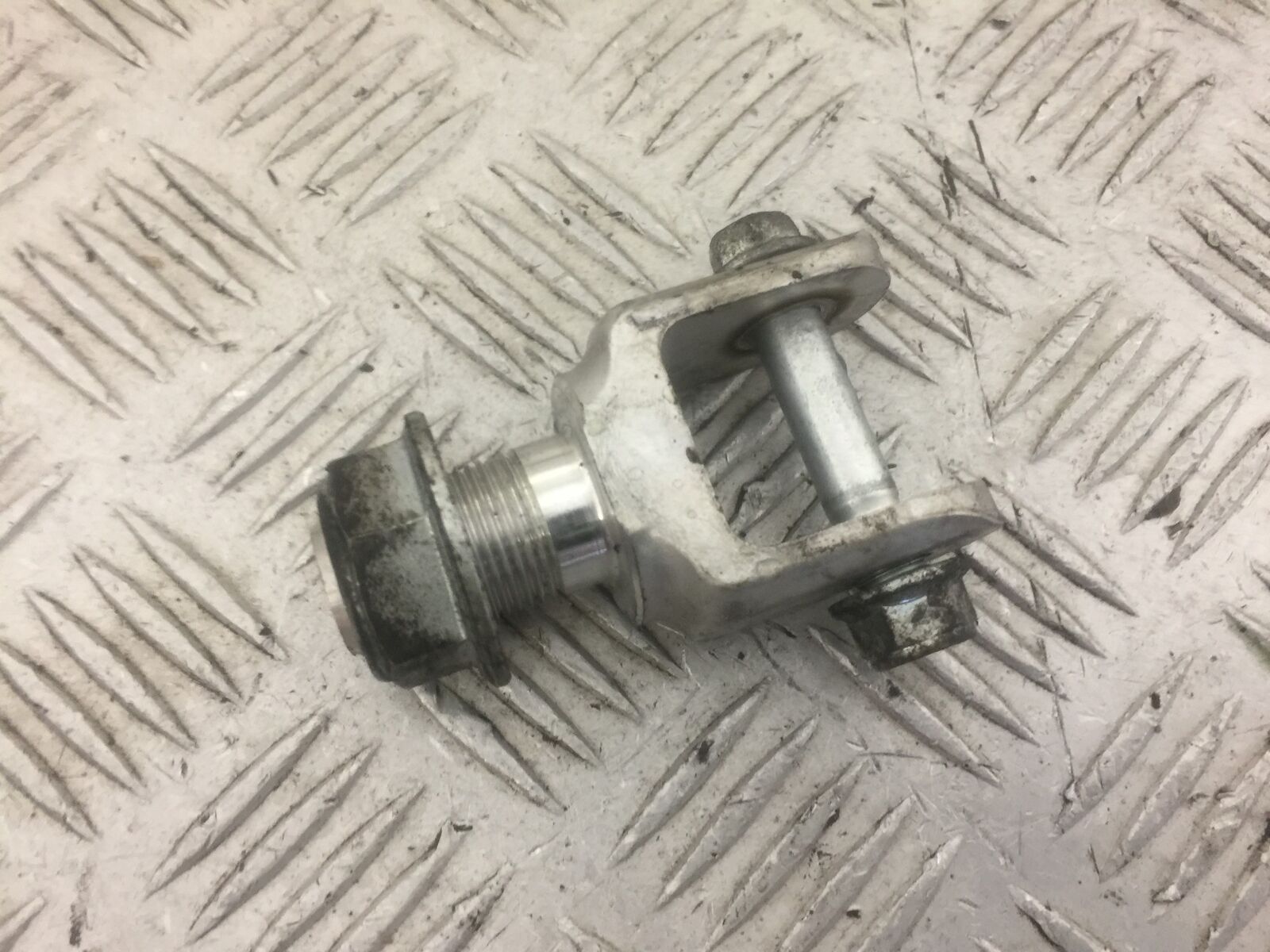 SUZUKI GSXR750 K6 K7 REAR SHOCK MOUNT   YEAR 2007 (STOCK 634)