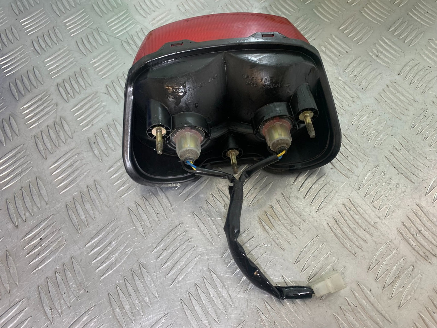 YAMAHA XJR1300 XJR 1300 REAR LIGHT  YEAR  1999-2003 (CMB1119)